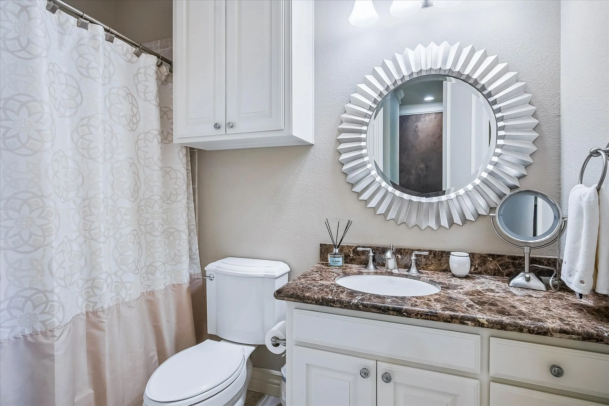 Full bathroom on the 3rd floor, granite countertop.