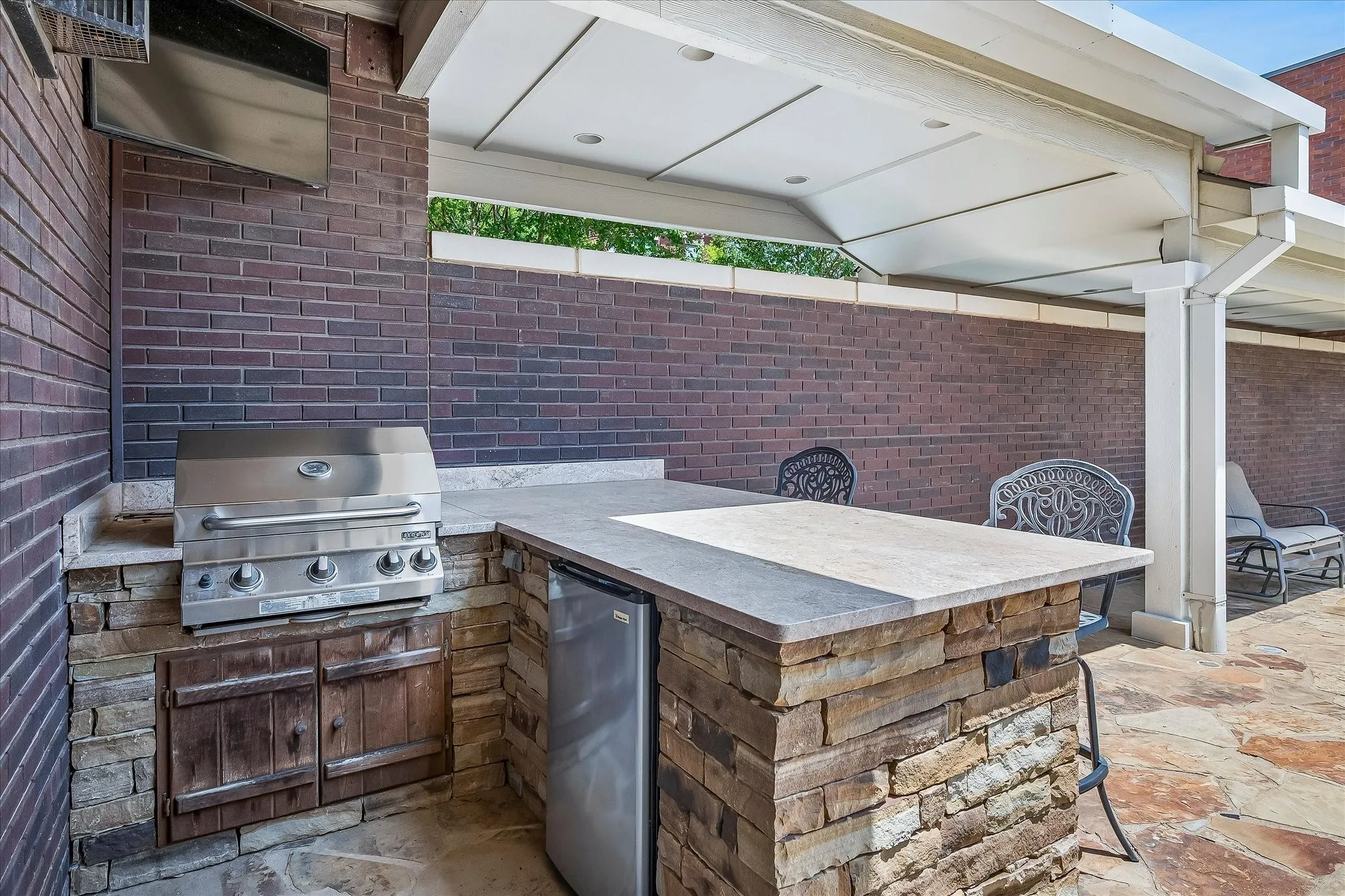 Built in BBQ with L shaped countertop with bar area.