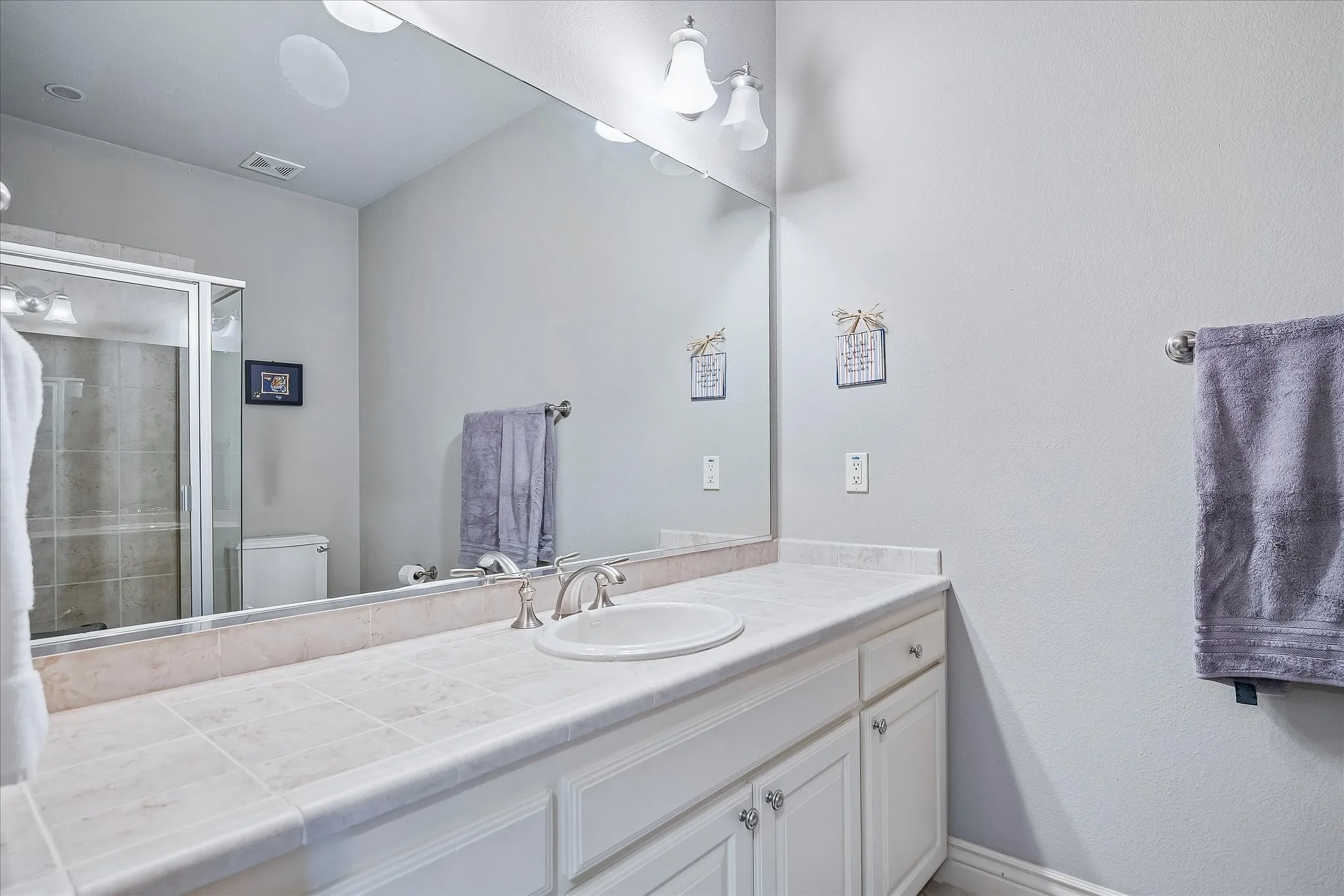 Ensuite bathroom above the garage.