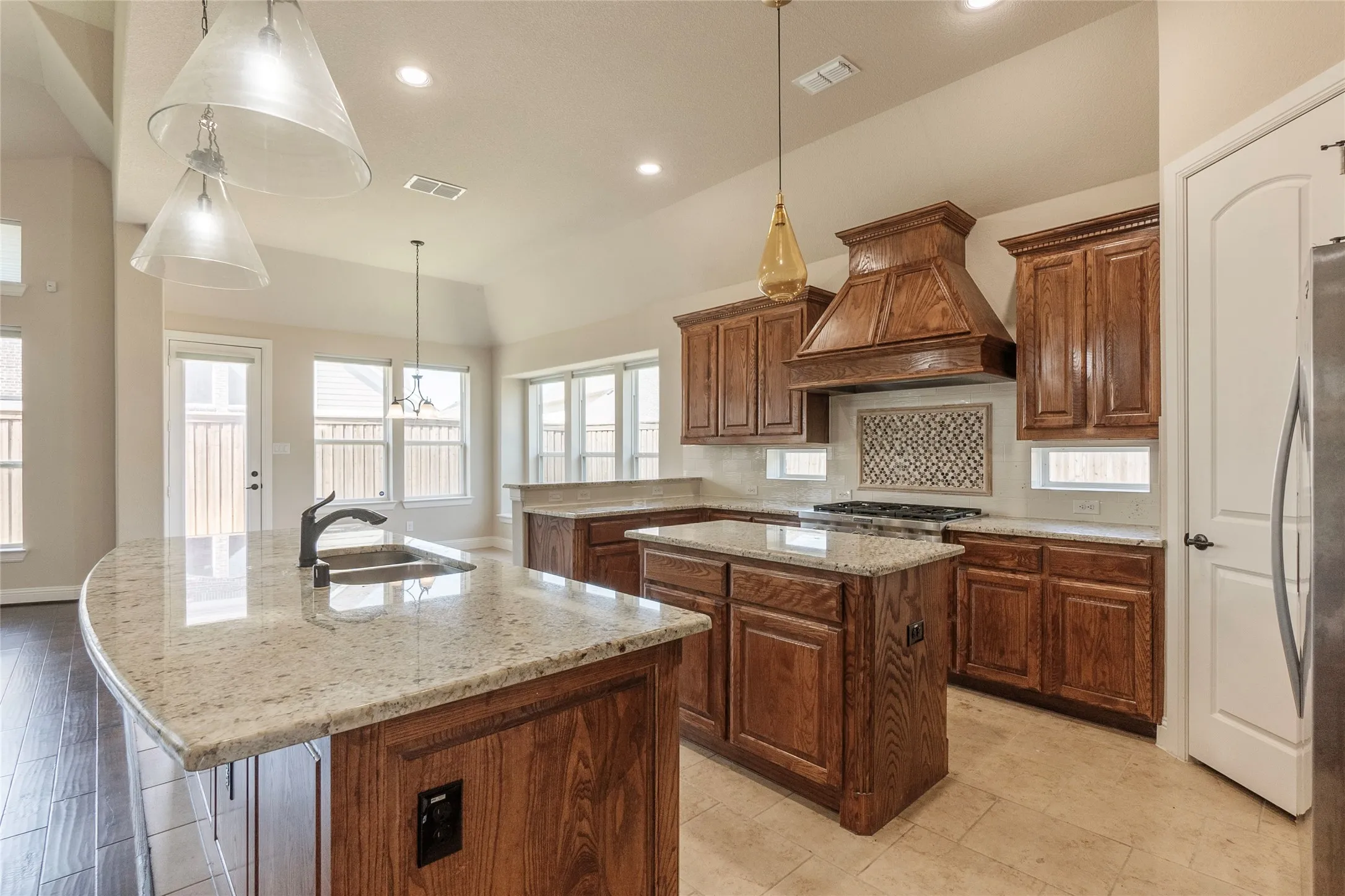 Single Family Residence For Rent in Tarrant County , 4802 Comstock Way, Mansfield, Texas 76063, 4 Bedroom, 2 Bathroom, 2 Garage spaces, 2,904 Sqft, built in 2018, mls#21345405, Real Estate Agent in Mansfield, Homes For Rent in Tarrant county, Homes For Rent in Mansfield, Realtor in Mansfield Texas, Real Estate Brokerage Independent Realty Texas, Luminita Cordes Realtor