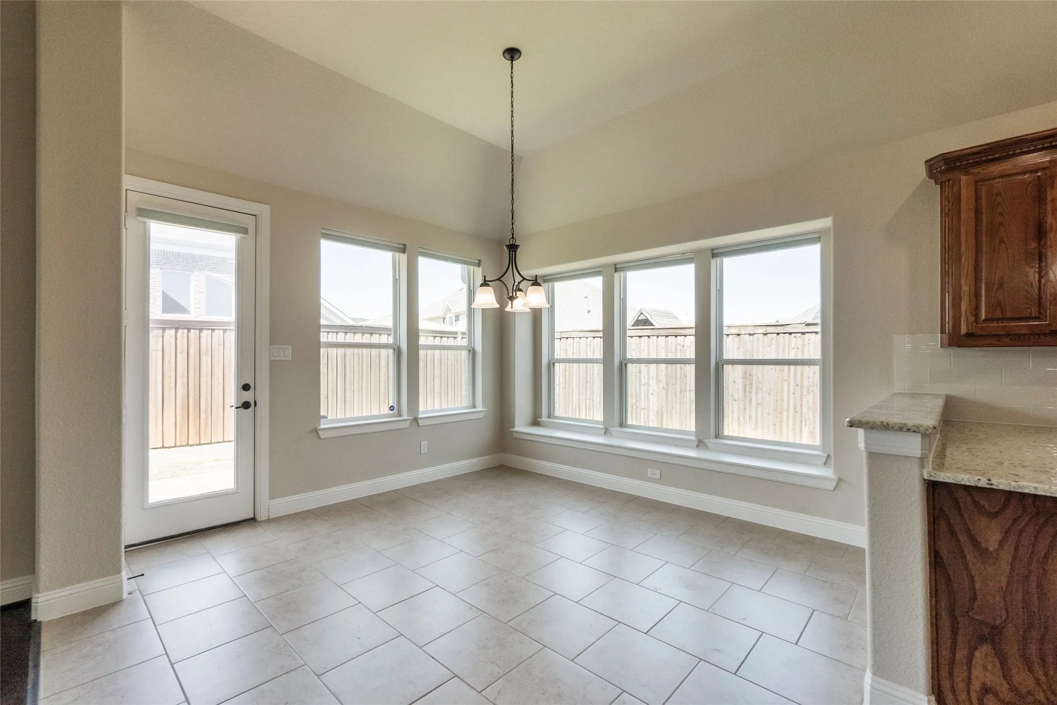 Single Family Residence For Rent in Tarrant County , 4802 Comstock Way, Mansfield, Texas 76063, 4 Bedroom, 2 Bathroom, 2 Garage spaces, 2,904 Sqft, built in 2018, mls#21345405, Real Estate Agent in Mansfield, Homes For Rent in Tarrant county, Homes For Rent in Mansfield, Realtor in Mansfield Texas, Real Estate Brokerage Independent Realty Texas, Luminita Cordes Realtor