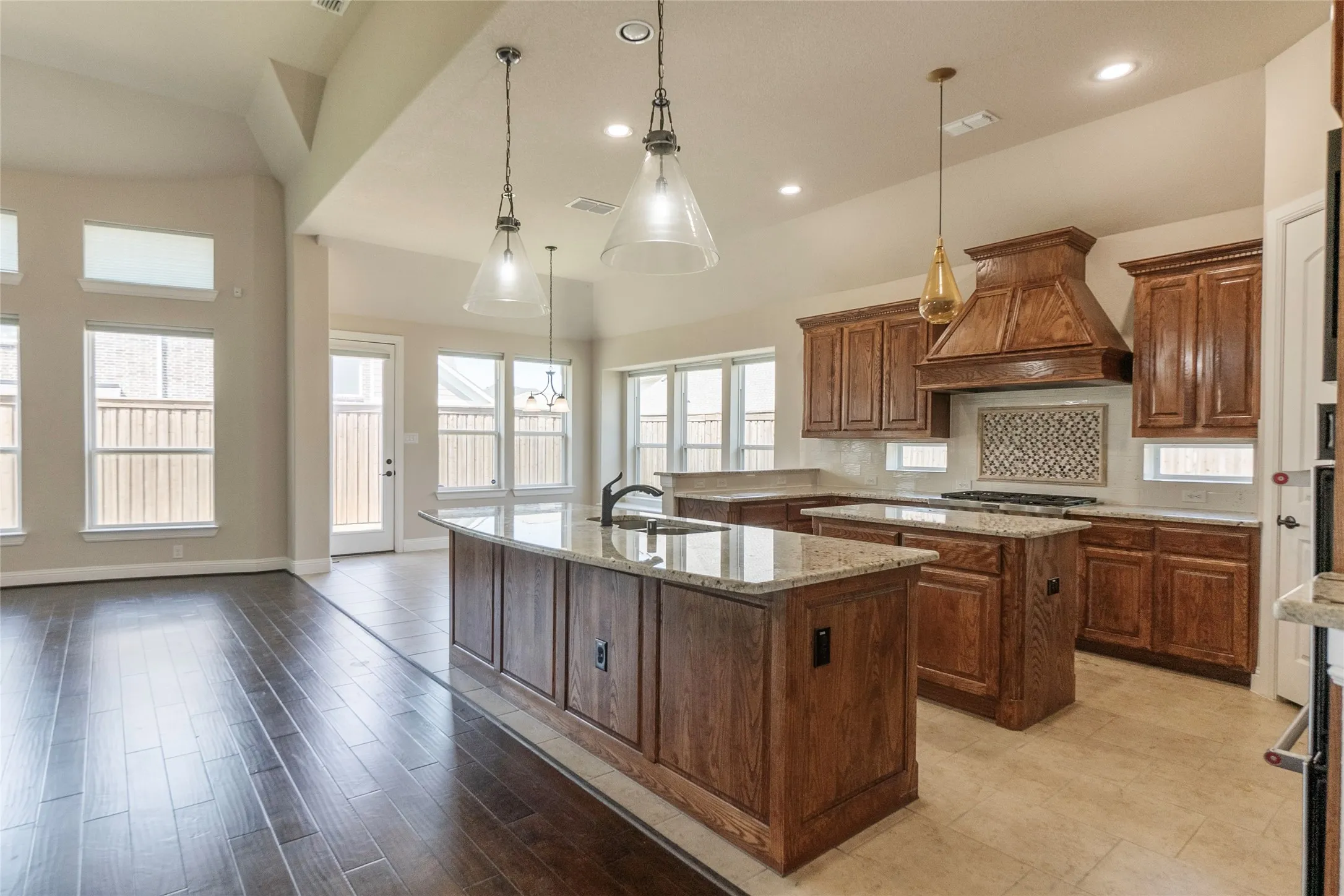 Single Family Residence For Rent in Tarrant County , 4802 Comstock Way, Mansfield, Texas 76063, 4 Bedroom, 2 Bathroom, 2 Garage spaces, 2,904 Sqft, built in 2018, mls#21345405, Real Estate Agent in Mansfield, Homes For Rent in Tarrant county, Homes For Rent in Mansfield, Realtor in Mansfield Texas, Real Estate Brokerage Independent Realty Texas, Luminita Cordes Realtor