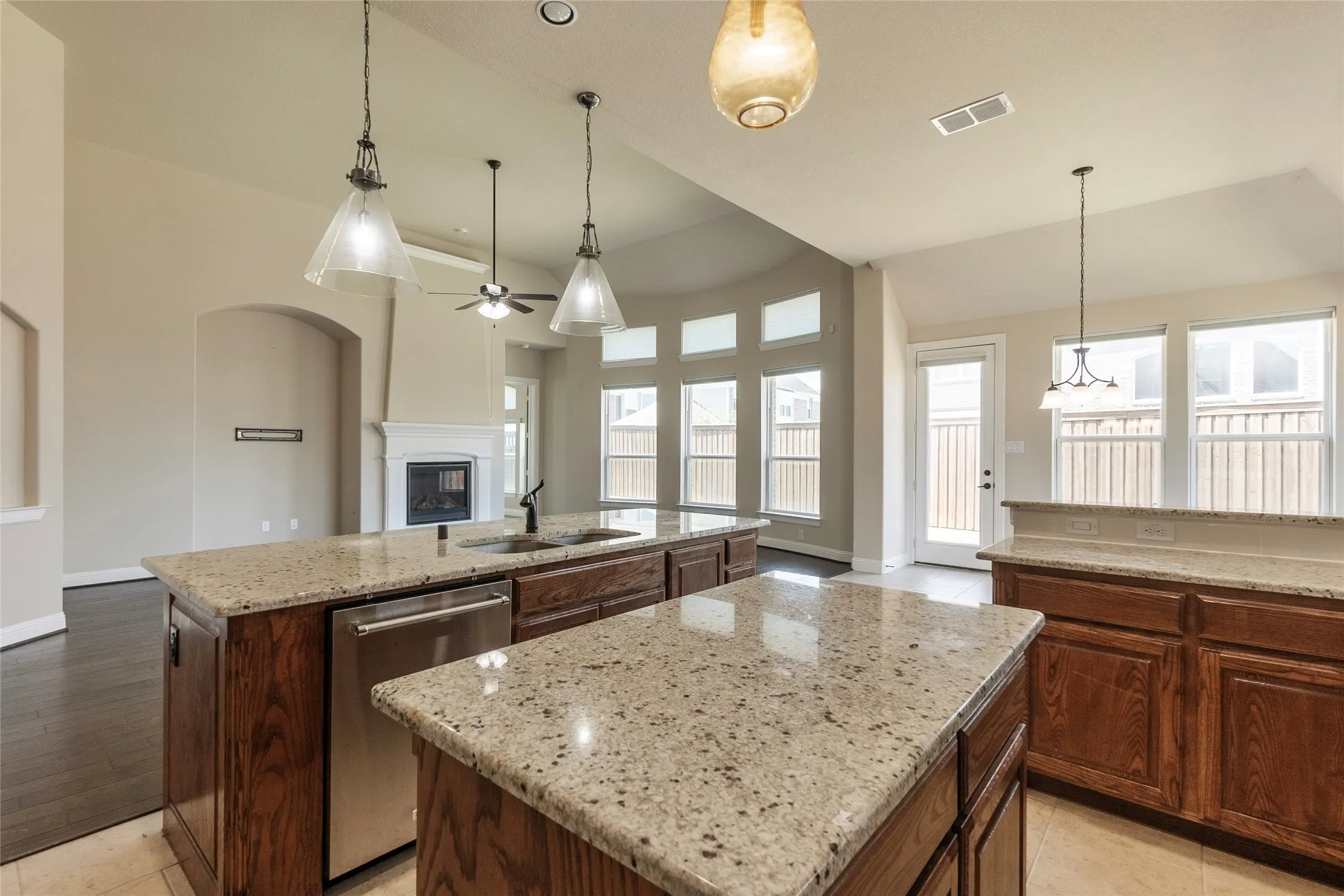 Single Family Residence For Rent in Tarrant County , 4802 Comstock Way, Mansfield, Texas 76063, 4 Bedroom, 2 Bathroom, 2 Garage spaces, 2,904 Sqft, built in 2018, mls#21345405, Real Estate Agent in Mansfield, Homes For Rent in Tarrant county, Homes For Rent in Mansfield, Realtor in Mansfield Texas, Real Estate Brokerage Independent Realty Texas, Luminita Cordes Realtor