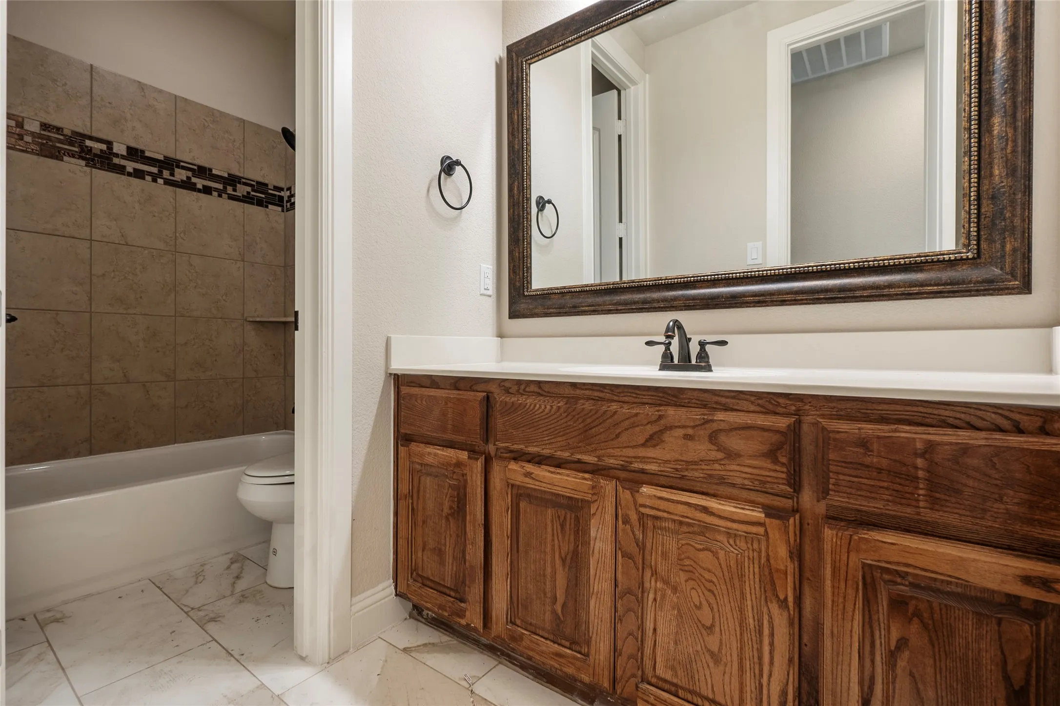 Single Family Residence For Rent in Tarrant County , 4802 Comstock Way, Mansfield, Texas 76063, 4 Bedroom, 2 Bathroom, 2 Garage spaces, 2,904 Sqft, built in 2018, mls#21345405, Real Estate Agent in Mansfield, Homes For Rent in Tarrant county, Homes For Rent in Mansfield, Realtor in Mansfield Texas, Real Estate Brokerage Independent Realty Texas, Luminita Cordes Realtor