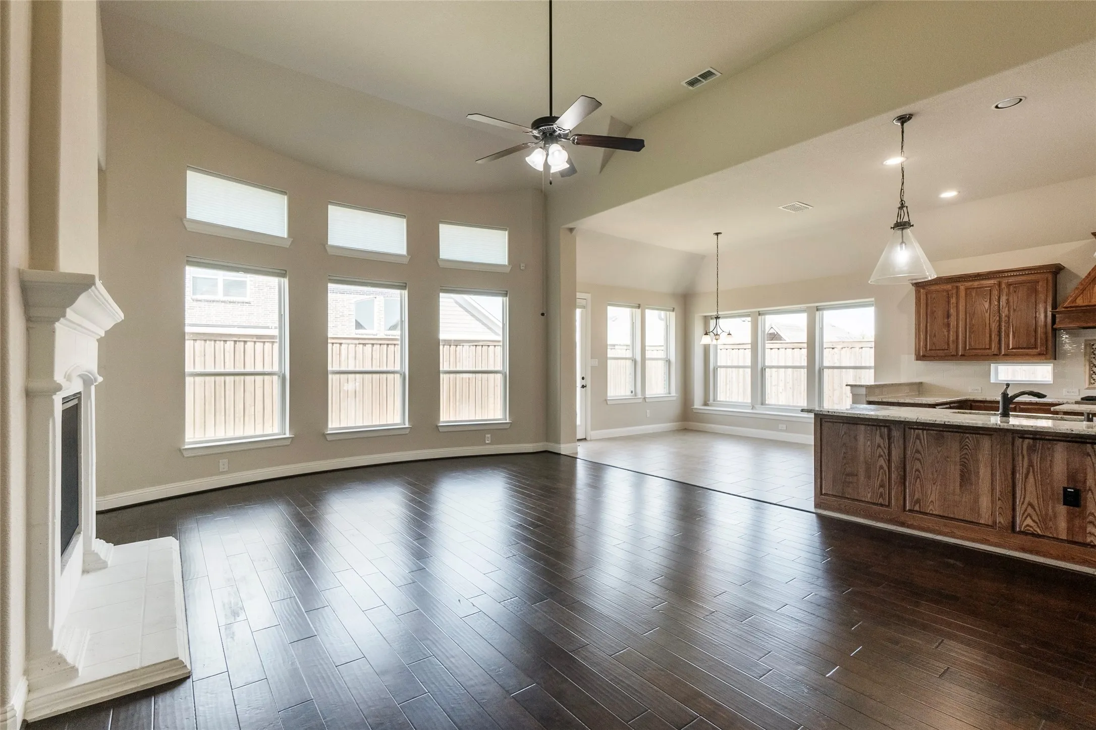 Single Family Residence For Rent in Tarrant County , 4802 Comstock Way, Mansfield, Texas 76063, 4 Bedroom, 2 Bathroom, 2 Garage spaces, 2,904 Sqft, built in 2018, mls#21345405, Real Estate Agent in Mansfield, Homes For Rent in Tarrant county, Homes For Rent in Mansfield, Realtor in Mansfield Texas, Real Estate Brokerage Independent Realty Texas, Luminita Cordes Realtor