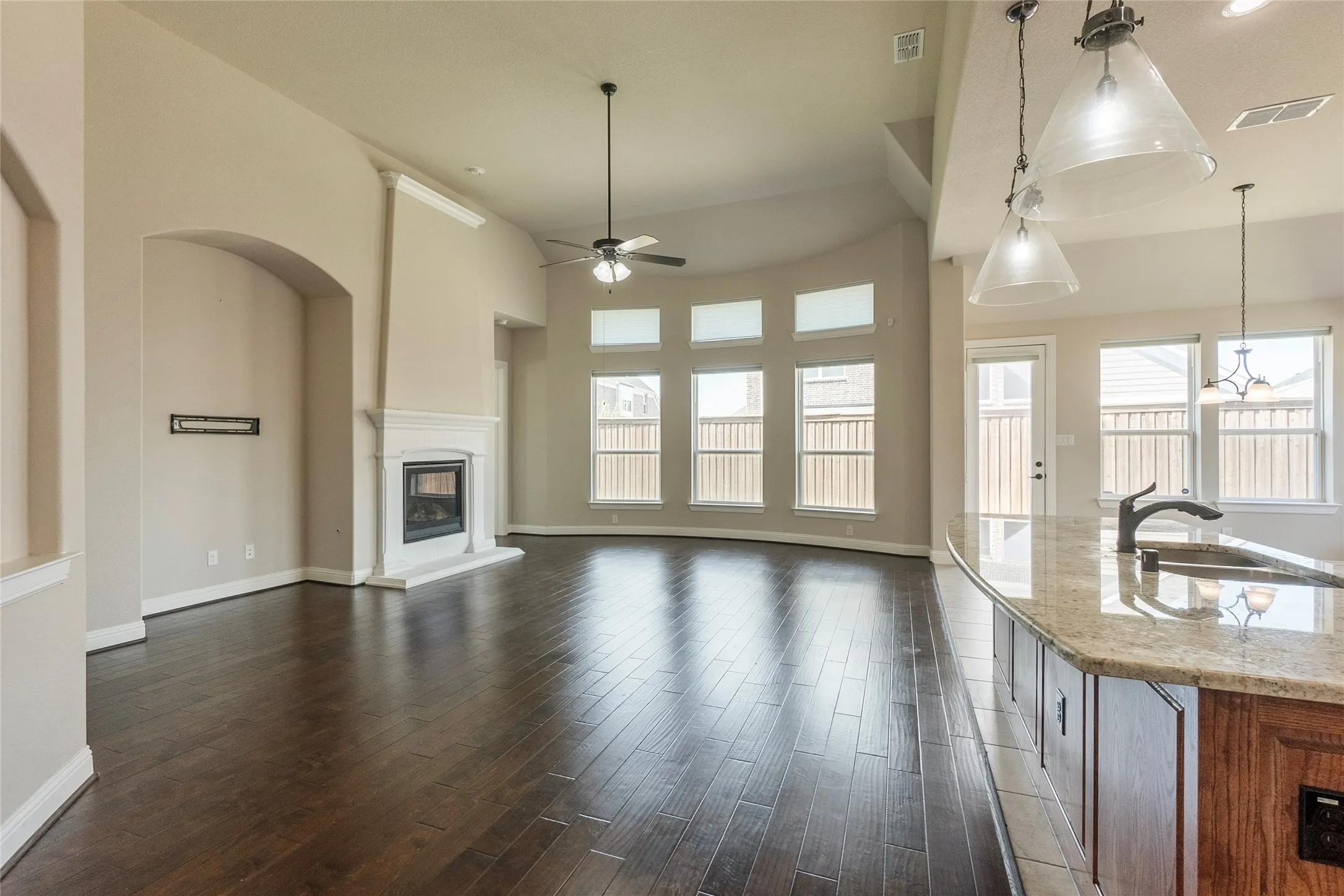 Single Family Residence For Rent in Tarrant County , 4802 Comstock Way, Mansfield, Texas 76063, 4 Bedroom, 2 Bathroom, 2 Garage spaces, 2,904 Sqft, built in 2018, mls#21345405, Real Estate Agent in Mansfield, Homes For Rent in Tarrant county, Homes For Rent in Mansfield, Realtor in Mansfield Texas, Real Estate Brokerage Independent Realty Texas, Luminita Cordes Realtor