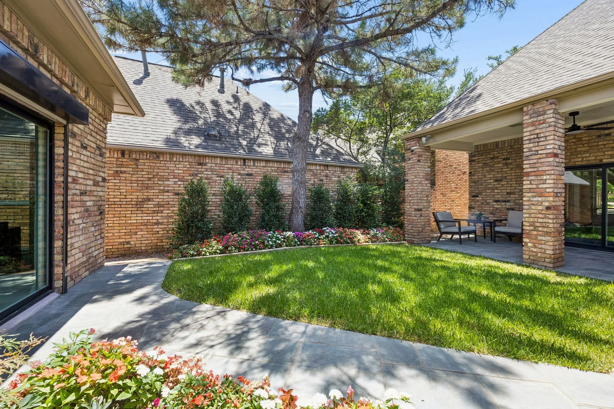 Single Family Residence For Sale in Dallas County , 14128 Regency Place, Dallas, Texas 75254, 4 Bedroom, 4 Bathroom, 2 Garage spaces, 3,354 Sqft, built in 1980, mls#21339968, Real Estate Agent in Dallas, Homes For Sale in Dallas county, Homes For Sale in Dallas, Realtor in Dallas Texas, Real Estate Brokerage Independent Realty Texas, Luminita Cordes Realtor
