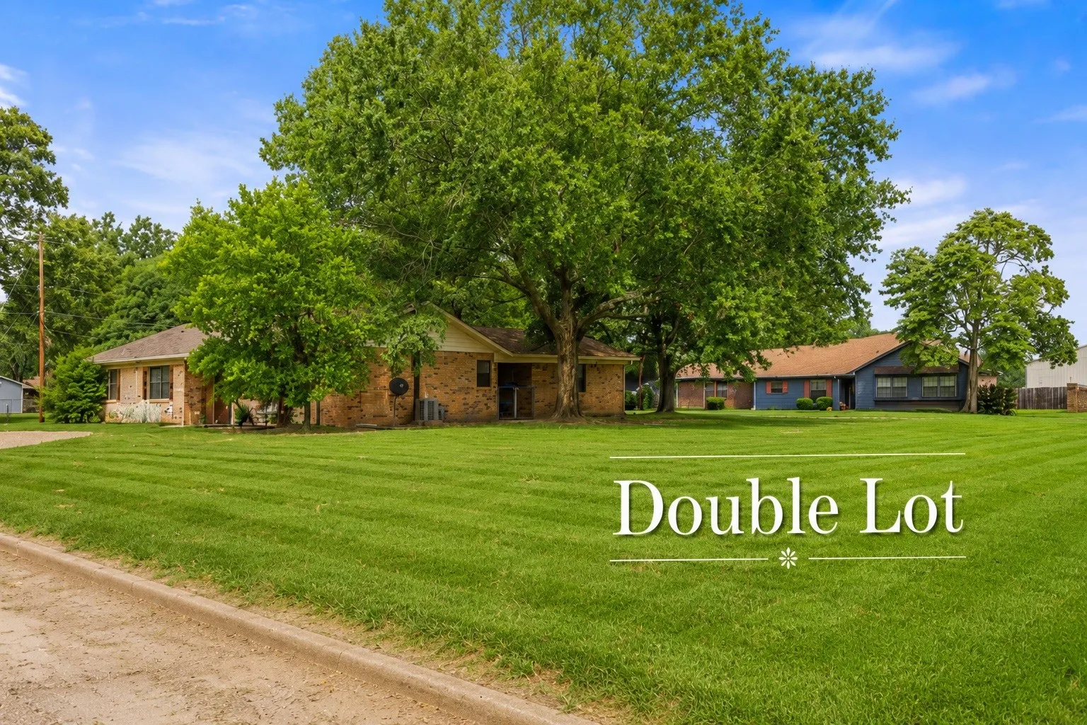 Single Family Residence For Sale in Wood County , 709 Glazner Street, Hawkins, Texas 75765, 3 Bedroom, 2 Bathroom, 2 Garage spaces, 1,542 Sqft, built in 1987, mls#21345015, Real Estate Agent in Hawkins, Homes For Sale in Wood county, Homes For Sale in Hawkins, Realtor in Hawkins Texas, Real Estate Brokerage Independent Realty Texas, Luminita Cordes Realtor