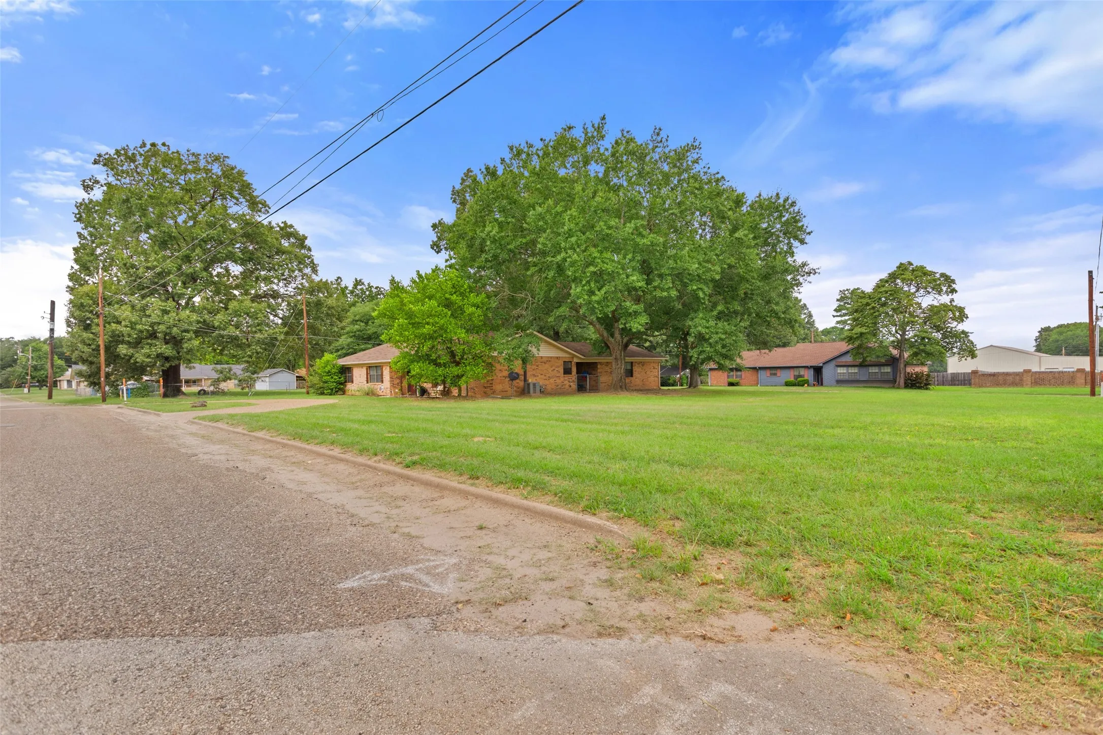 Single Family Residence For Sale in Wood County , 709 Glazner Street, Hawkins, Texas 75765, 3 Bedroom, 2 Bathroom, 2 Garage spaces, 1,542 Sqft, built in 1987, mls#21345015, Real Estate Agent in Hawkins, Homes For Sale in Wood county, Homes For Sale in Hawkins, Realtor in Hawkins Texas, Real Estate Brokerage Independent Realty Texas, Luminita Cordes Realtor