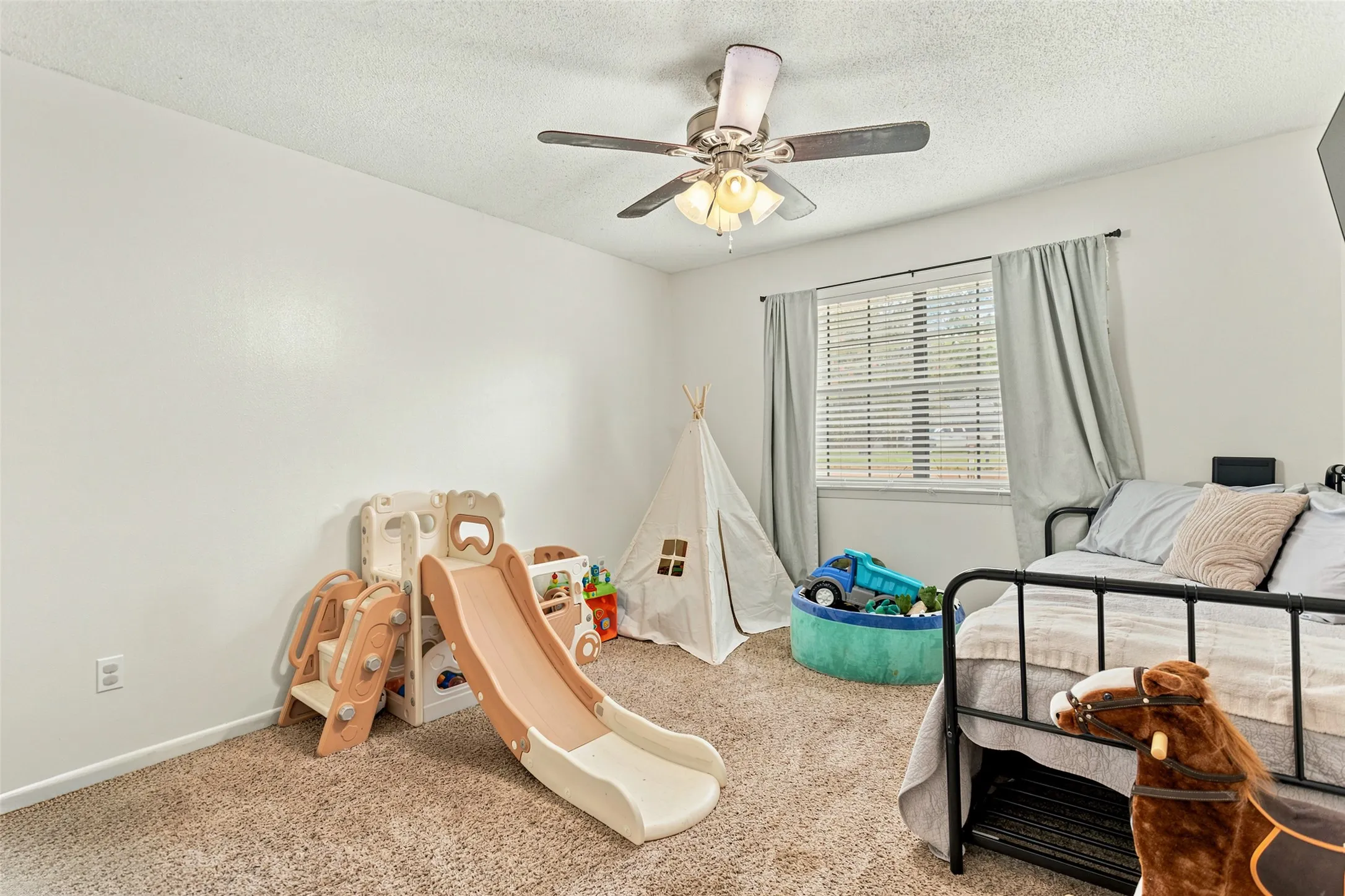Single Family Residence For Sale in Wood County , 709 Glazner Street, Hawkins, Texas 75765, 3 Bedroom, 2 Bathroom, 2 Garage spaces, 1,542 Sqft, built in 1987, mls#21345015, Real Estate Agent in Hawkins, Homes For Sale in Wood county, Homes For Sale in Hawkins, Realtor in Hawkins Texas, Real Estate Brokerage Independent Realty Texas, Luminita Cordes Realtor