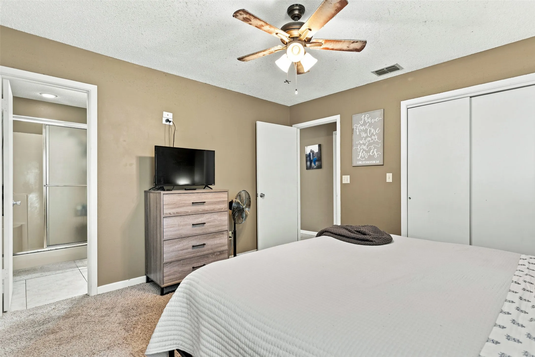 Single Family Residence For Sale in Wood County , 709 Glazner Street, Hawkins, Texas 75765, 3 Bedroom, 2 Bathroom, 2 Garage spaces, 1,542 Sqft, built in 1987, mls#21345015, Real Estate Agent in Hawkins, Homes For Sale in Wood county, Homes For Sale in Hawkins, Realtor in Hawkins Texas, Real Estate Brokerage Independent Realty Texas, Luminita Cordes Realtor