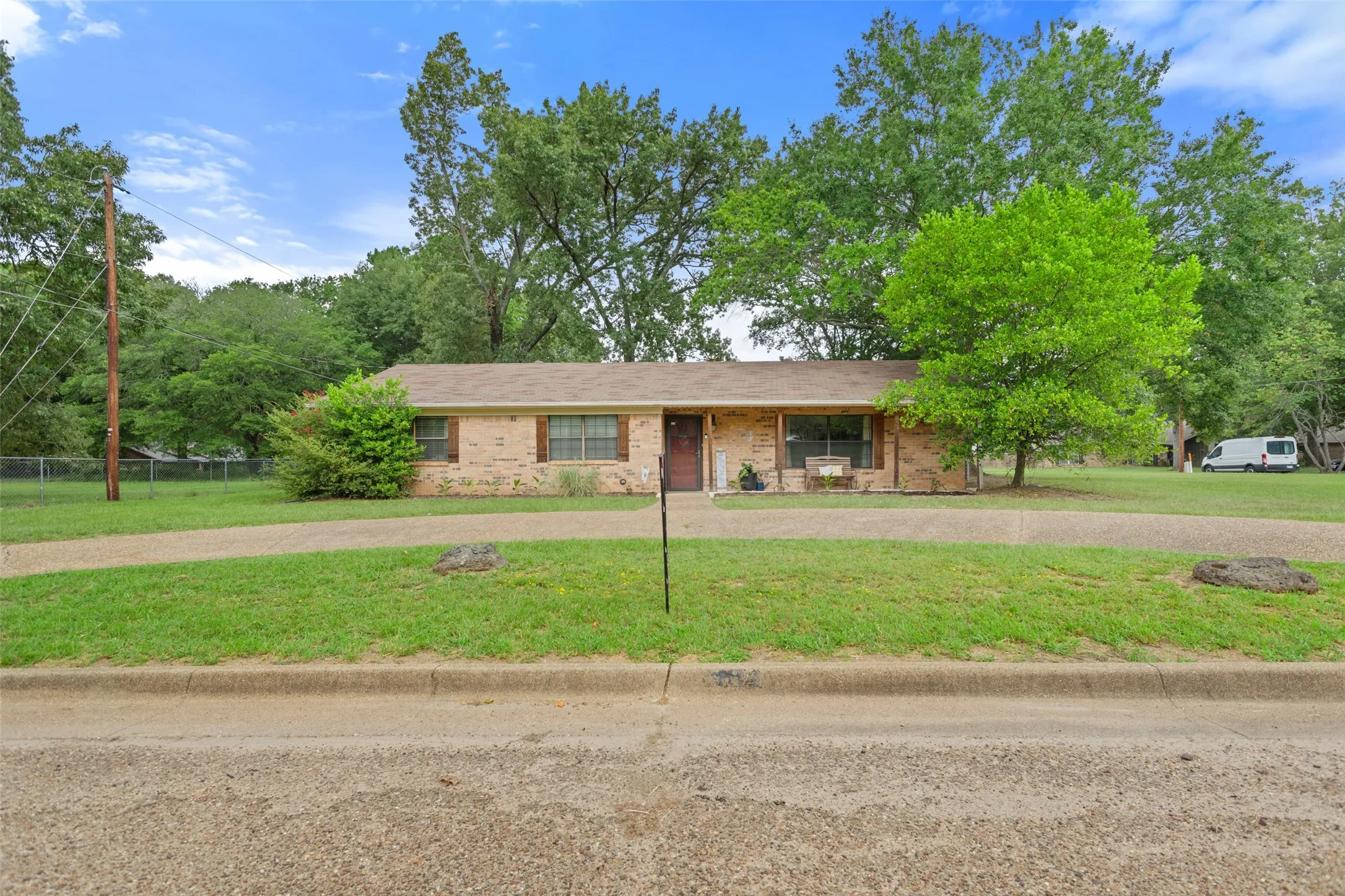 Single Family Residence For Sale in Wood County , 709 Glazner Street, Hawkins, Texas 75765, 3 Bedroom, 2 Bathroom, 2 Garage spaces, 1,542 Sqft, built in 1987, mls#21345015, Real Estate Agent in Hawkins, Homes For Sale in Wood county, Homes For Sale in Hawkins, Realtor in Hawkins Texas, Real Estate Brokerage Independent Realty Texas, Luminita Cordes Realtor
