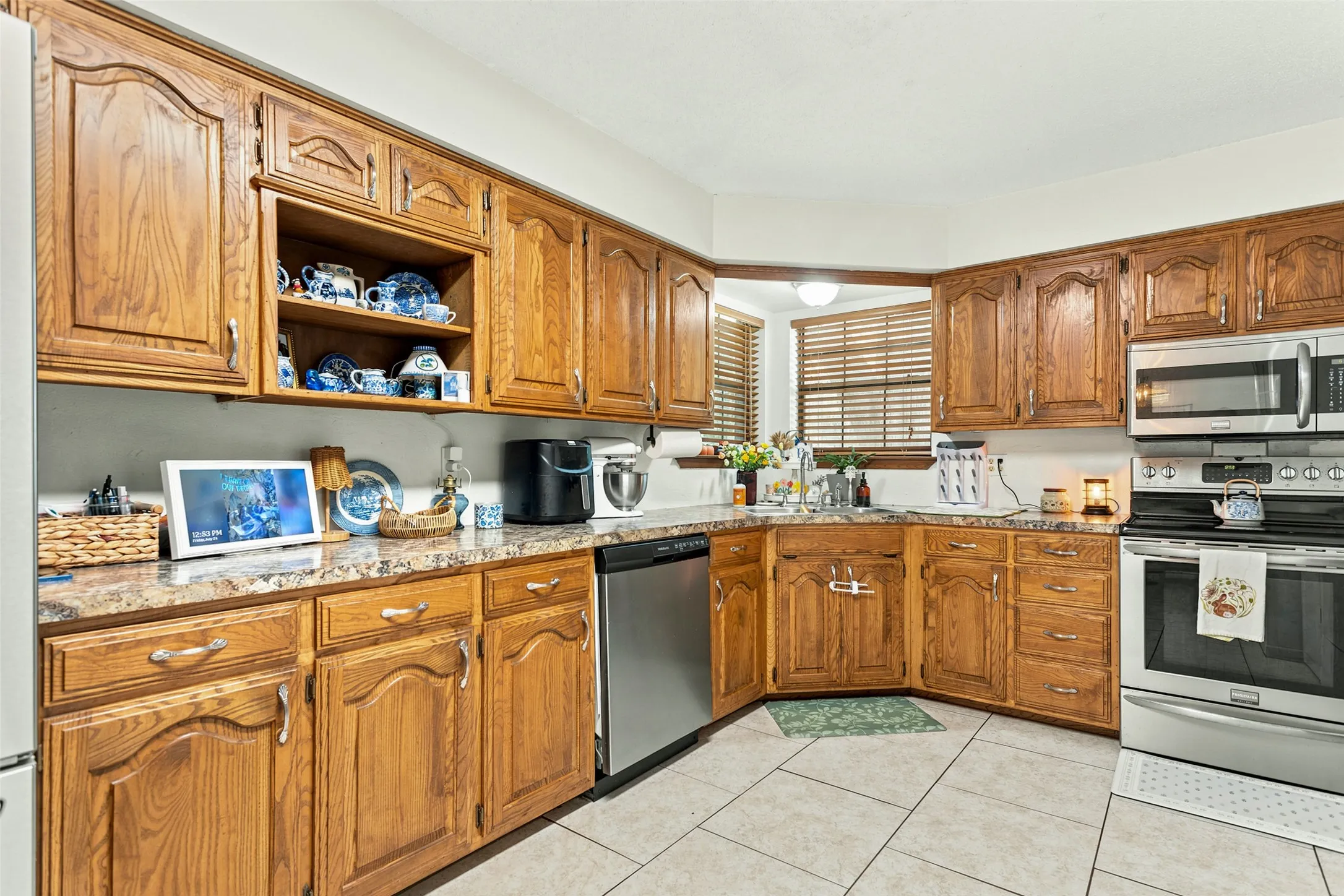 Single Family Residence For Sale in Wood County , 709 Glazner Street, Hawkins, Texas 75765, 3 Bedroom, 2 Bathroom, 2 Garage spaces, 1,542 Sqft, built in 1987, mls#21345015, Real Estate Agent in Hawkins, Homes For Sale in Wood county, Homes For Sale in Hawkins, Realtor in Hawkins Texas, Real Estate Brokerage Independent Realty Texas, Luminita Cordes Realtor