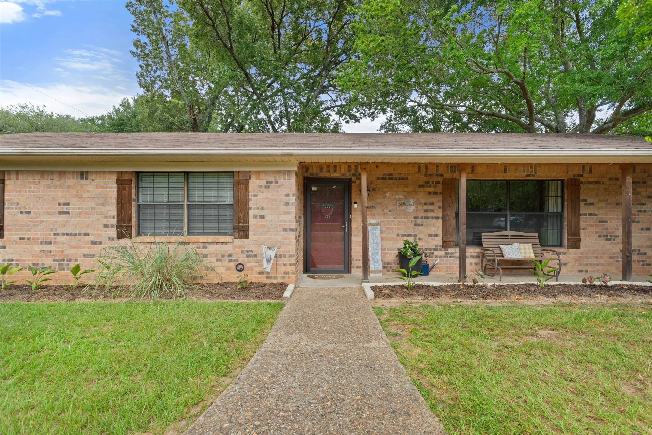 Single Family Residence For Sale in Wood County , 709 Glazner Street, Hawkins, Texas 75765, 3 Bedroom, 2 Bathroom, 2 Garage spaces, 1,542 Sqft, built in 1987, mls#21345015, Real Estate Agent in Hawkins, Homes For Sale in Wood county, Homes For Sale in Hawkins, Realtor in Hawkins Texas, Real Estate Brokerage Independent Realty Texas, Luminita Cordes Realtor