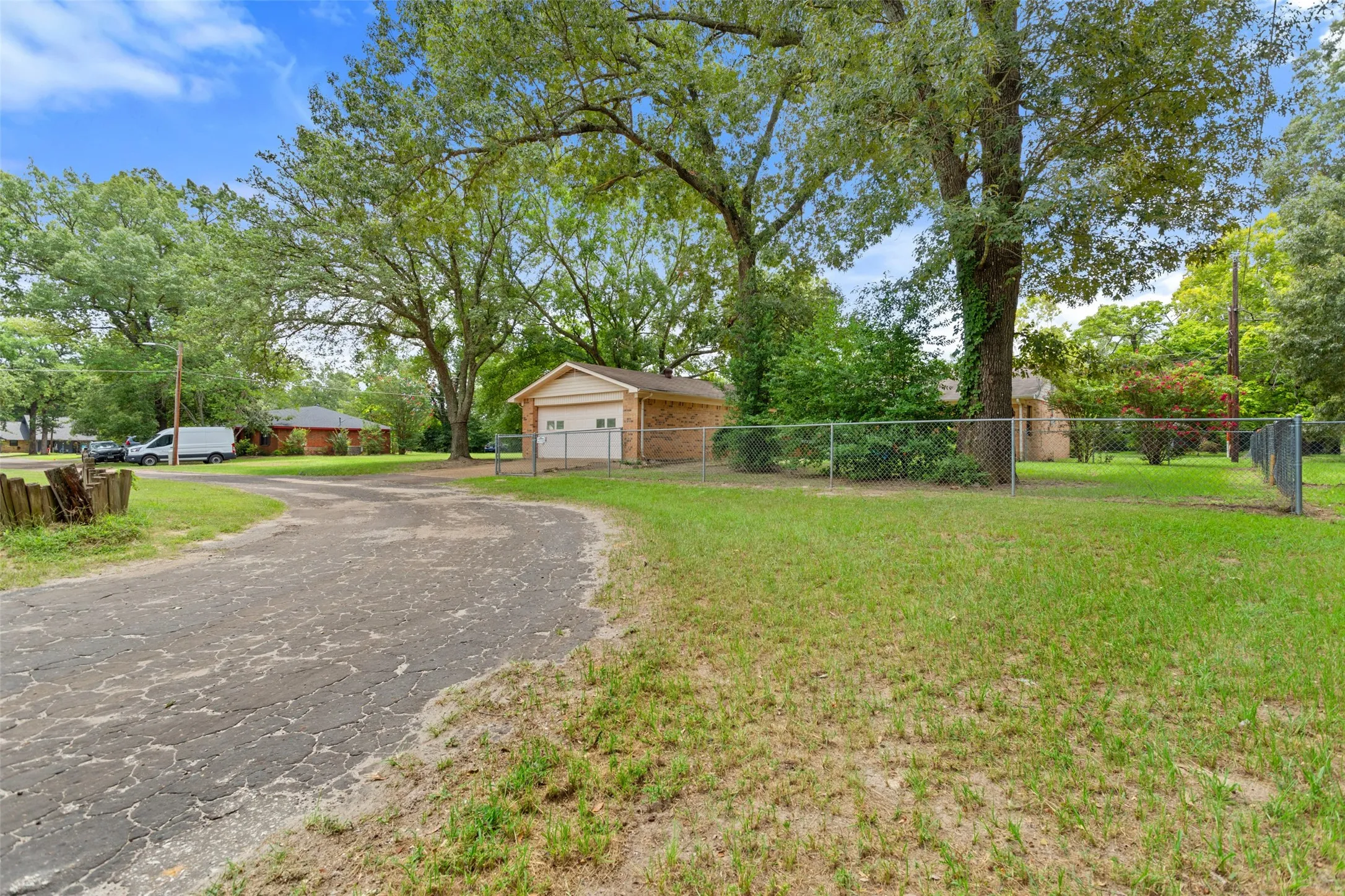 Single Family Residence For Sale in Wood County , 709 Glazner Street, Hawkins, Texas 75765, 3 Bedroom, 2 Bathroom, 2 Garage spaces, 1,542 Sqft, built in 1987, mls#21345015, Real Estate Agent in Hawkins, Homes For Sale in Wood county, Homes For Sale in Hawkins, Realtor in Hawkins Texas, Real Estate Brokerage Independent Realty Texas, Luminita Cordes Realtor