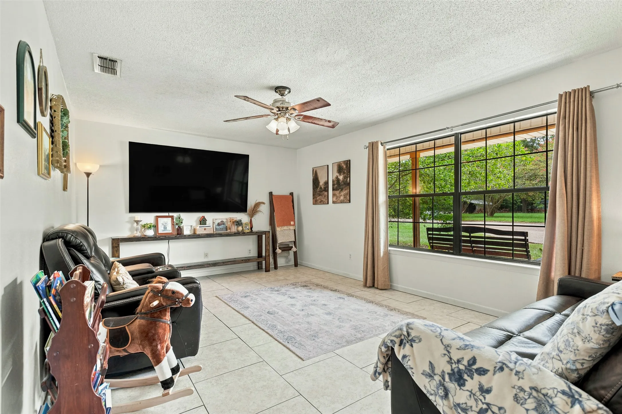 Single Family Residence For Sale in Wood County , 709 Glazner Street, Hawkins, Texas 75765, 3 Bedroom, 2 Bathroom, 2 Garage spaces, 1,542 Sqft, built in 1987, mls#21345015, Real Estate Agent in Hawkins, Homes For Sale in Wood county, Homes For Sale in Hawkins, Realtor in Hawkins Texas, Real Estate Brokerage Independent Realty Texas, Luminita Cordes Realtor