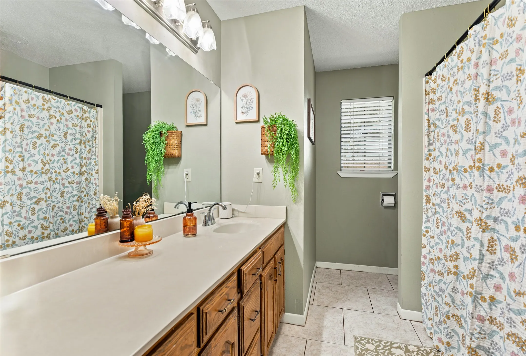 Single Family Residence For Sale in Wood County , 709 Glazner Street, Hawkins, Texas 75765, 3 Bedroom, 2 Bathroom, 2 Garage spaces, 1,542 Sqft, built in 1987, mls#21345015, Real Estate Agent in Hawkins, Homes For Sale in Wood county, Homes For Sale in Hawkins, Realtor in Hawkins Texas, Real Estate Brokerage Independent Realty Texas, Luminita Cordes Realtor