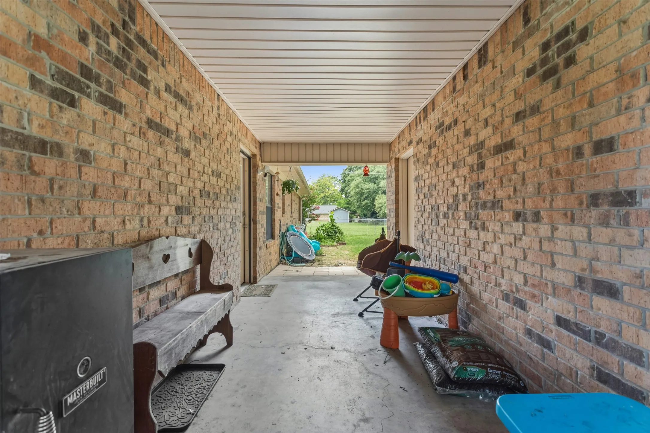 Single Family Residence For Sale in Wood County , 709 Glazner Street, Hawkins, Texas 75765, 3 Bedroom, 2 Bathroom, 2 Garage spaces, 1,542 Sqft, built in 1987, mls#21345015, Real Estate Agent in Hawkins, Homes For Sale in Wood county, Homes For Sale in Hawkins, Realtor in Hawkins Texas, Real Estate Brokerage Independent Realty Texas, Luminita Cordes Realtor