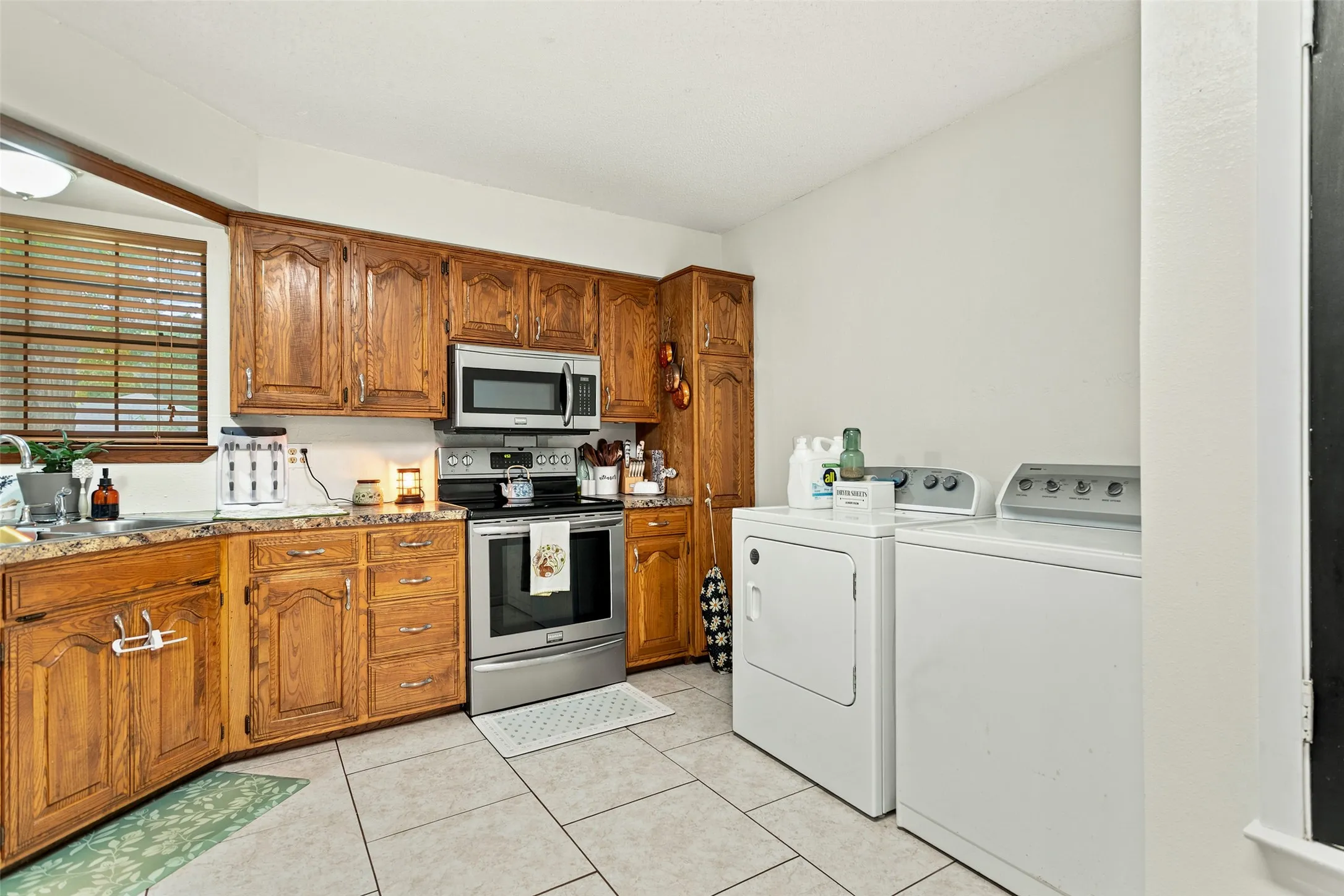 Single Family Residence For Sale in Wood County , 709 Glazner Street, Hawkins, Texas 75765, 3 Bedroom, 2 Bathroom, 2 Garage spaces, 1,542 Sqft, built in 1987, mls#21345015, Real Estate Agent in Hawkins, Homes For Sale in Wood county, Homes For Sale in Hawkins, Realtor in Hawkins Texas, Real Estate Brokerage Independent Realty Texas, Luminita Cordes Realtor