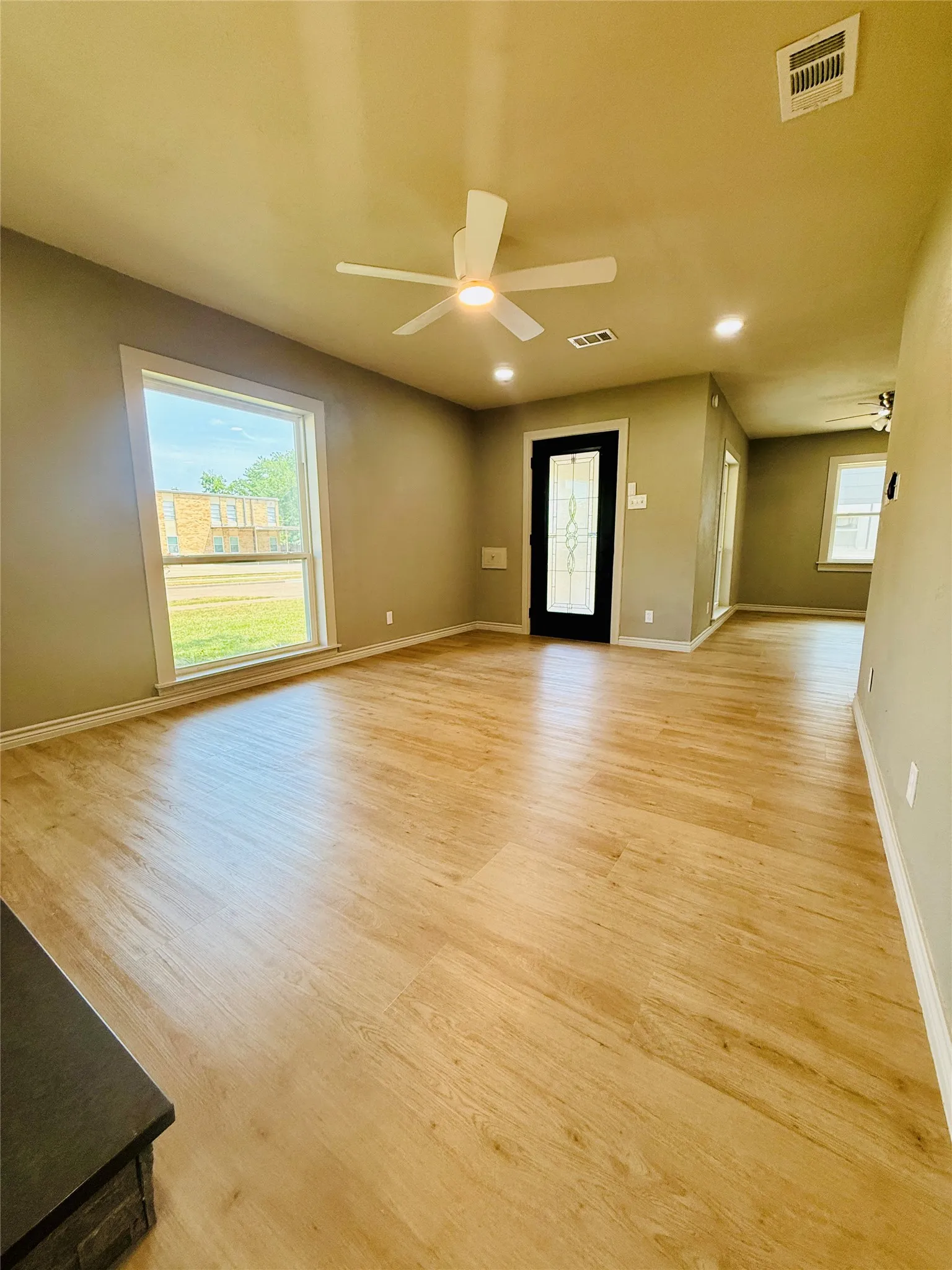 Single Family Residence For Sale in Dallas County , 1814 Melbourne Avenue, Dallas, Texas 75224, 3 Bedroom, 2 Bathroom, 1 Garage spaces, 1,350 Sqft, built in 1948, Price $397,000, mls#21345336, Real Estate Agent in Dallas, Homes For Sale in Dallas county, Homes For Sale in Dallas, Realtor in Dallas Texas, Real Estate Brokerage Independent Realty Texas, Luminita Cordes Realtor