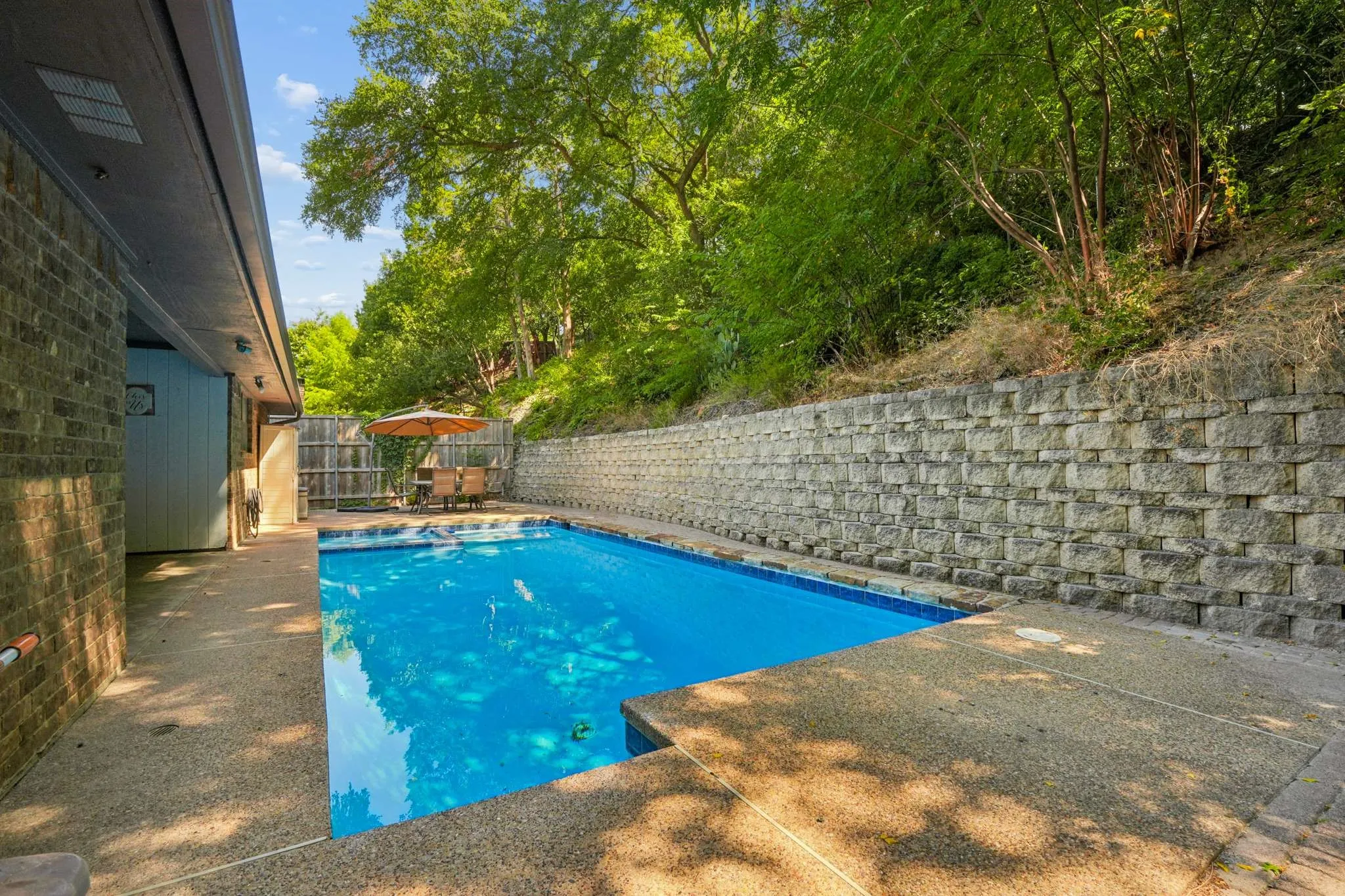 Single Family Residence For Sale in Dallas County , 824 Cherlynne Drive, Cedar Hill, Texas 75104, 3 Bedroom, 2 Bathroom, 2 Garage spaces, 1,729 Sqft, built in 1983, mls#21344086, Real Estate Agent in Cedar Hill, Homes For Sale in Dallas county, Homes For Sale in Cedar Hill, Realtor in Cedar Hill Texas, Real Estate Brokerage Independent Realty Texas, Luminita Cordes Realtor
