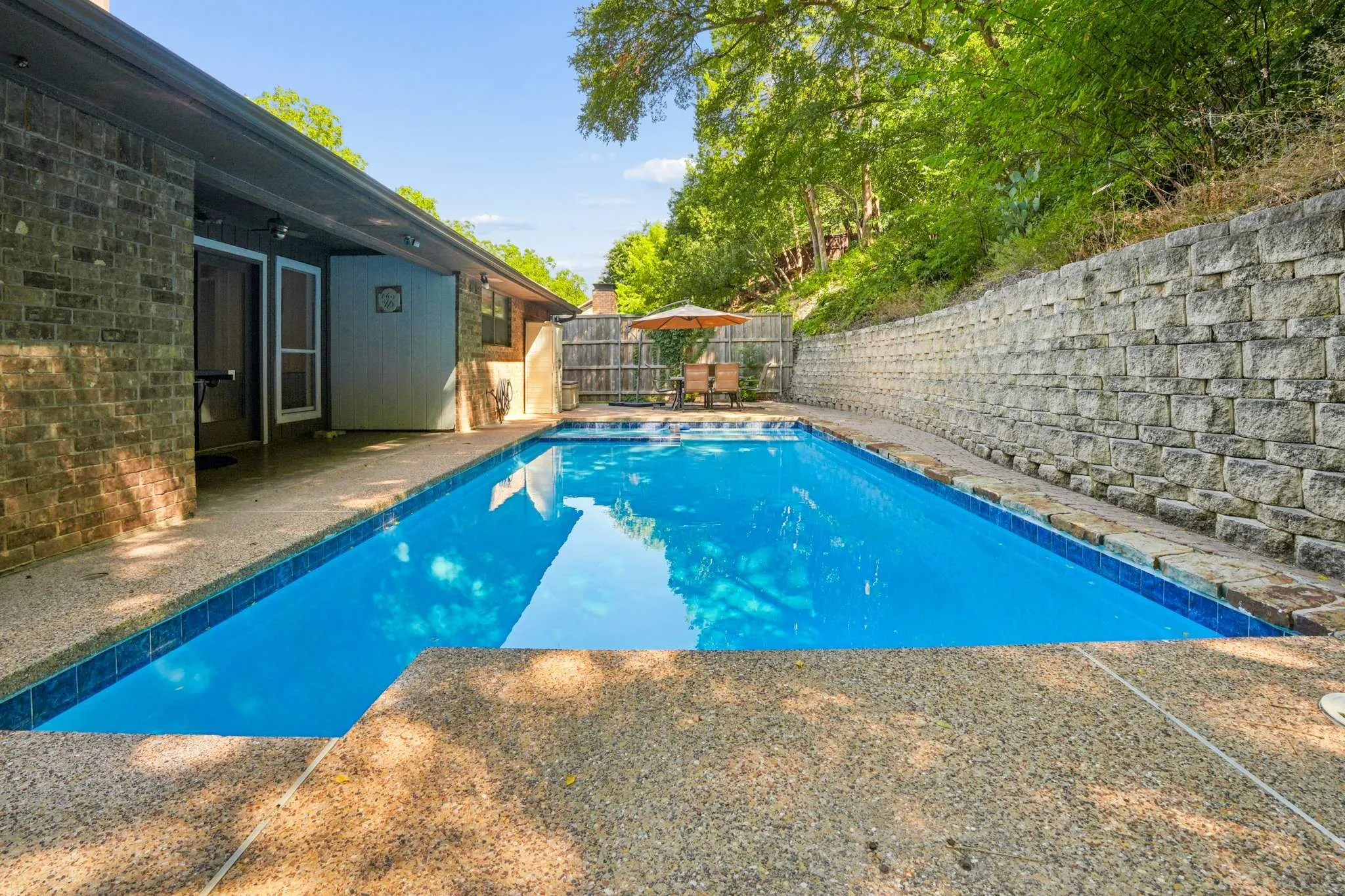 Single Family Residence For Sale in Dallas County , 824 Cherlynne Drive, Cedar Hill, Texas 75104, 3 Bedroom, 2 Bathroom, 2 Garage spaces, 1,729 Sqft, built in 1983, mls#21344086, Real Estate Agent in Cedar Hill, Homes For Sale in Dallas county, Homes For Sale in Cedar Hill, Realtor in Cedar Hill Texas, Real Estate Brokerage Independent Realty Texas, Luminita Cordes Realtor