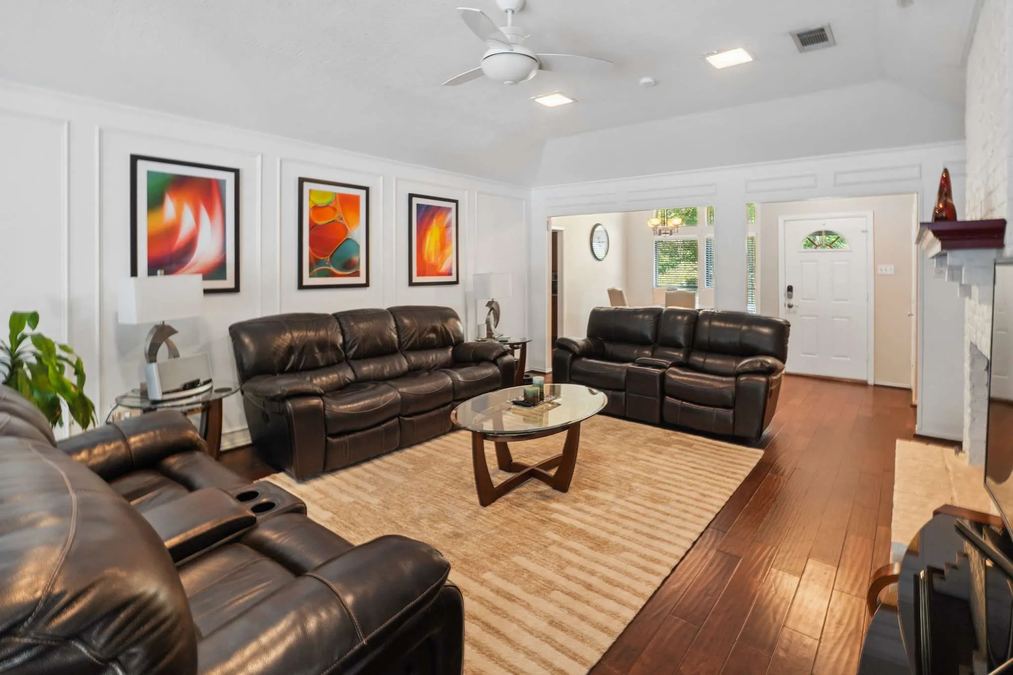 Single Family Residence For Sale in Dallas County , 824 Cherlynne Drive, Cedar Hill, Texas 75104, 3 Bedroom, 2 Bathroom, 2 Garage spaces, 1,729 Sqft, built in 1983, mls#21344086, Real Estate Agent in Cedar Hill, Homes For Sale in Dallas county, Homes For Sale in Cedar Hill, Realtor in Cedar Hill Texas, Real Estate Brokerage Independent Realty Texas, Luminita Cordes Realtor