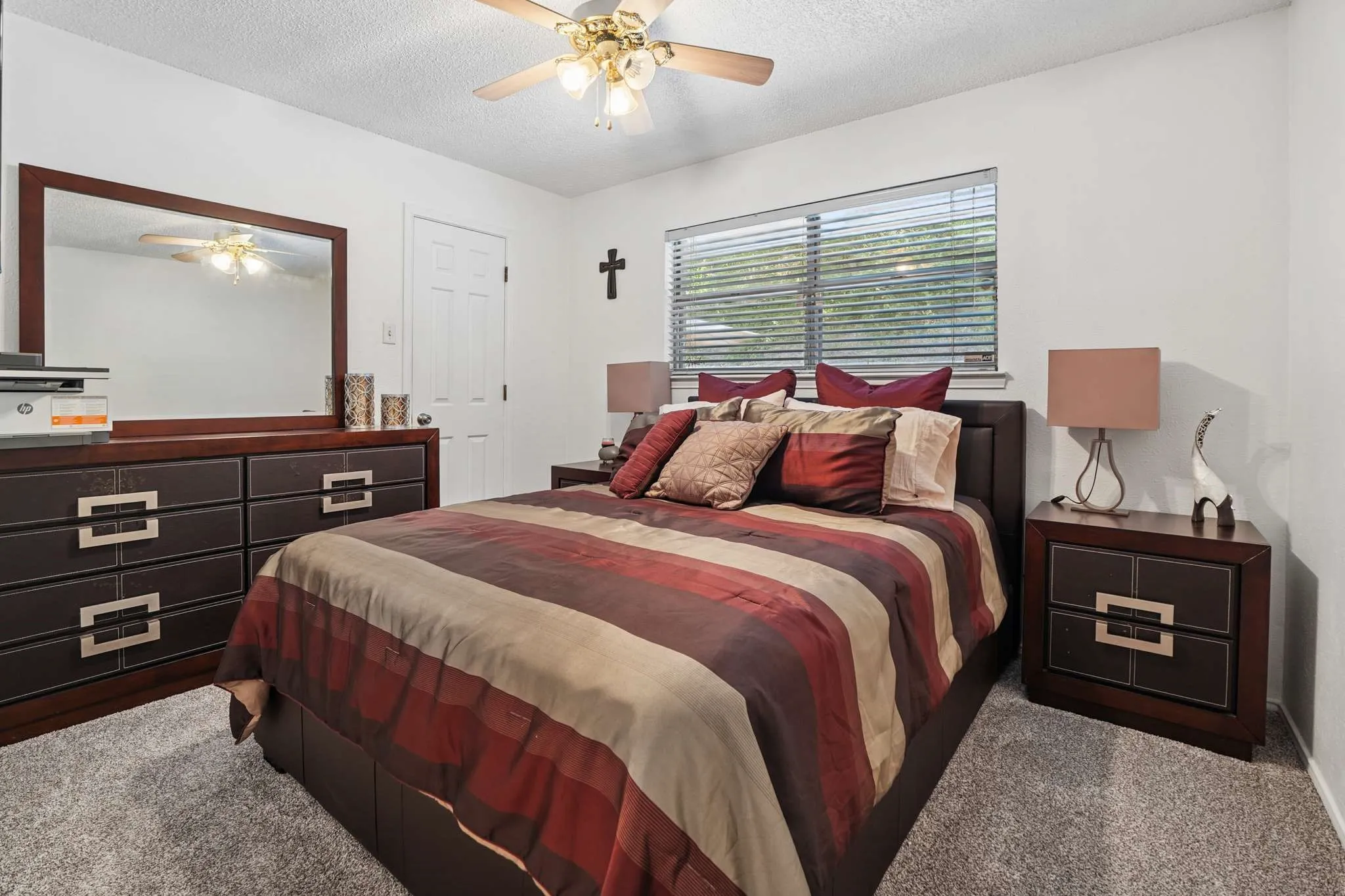 Single Family Residence For Sale in Dallas County , 824 Cherlynne Drive, Cedar Hill, Texas 75104, 3 Bedroom, 2 Bathroom, 2 Garage spaces, 1,729 Sqft, built in 1983, mls#21344086, Real Estate Agent in Cedar Hill, Homes For Sale in Dallas county, Homes For Sale in Cedar Hill, Realtor in Cedar Hill Texas, Real Estate Brokerage Independent Realty Texas, Luminita Cordes Realtor