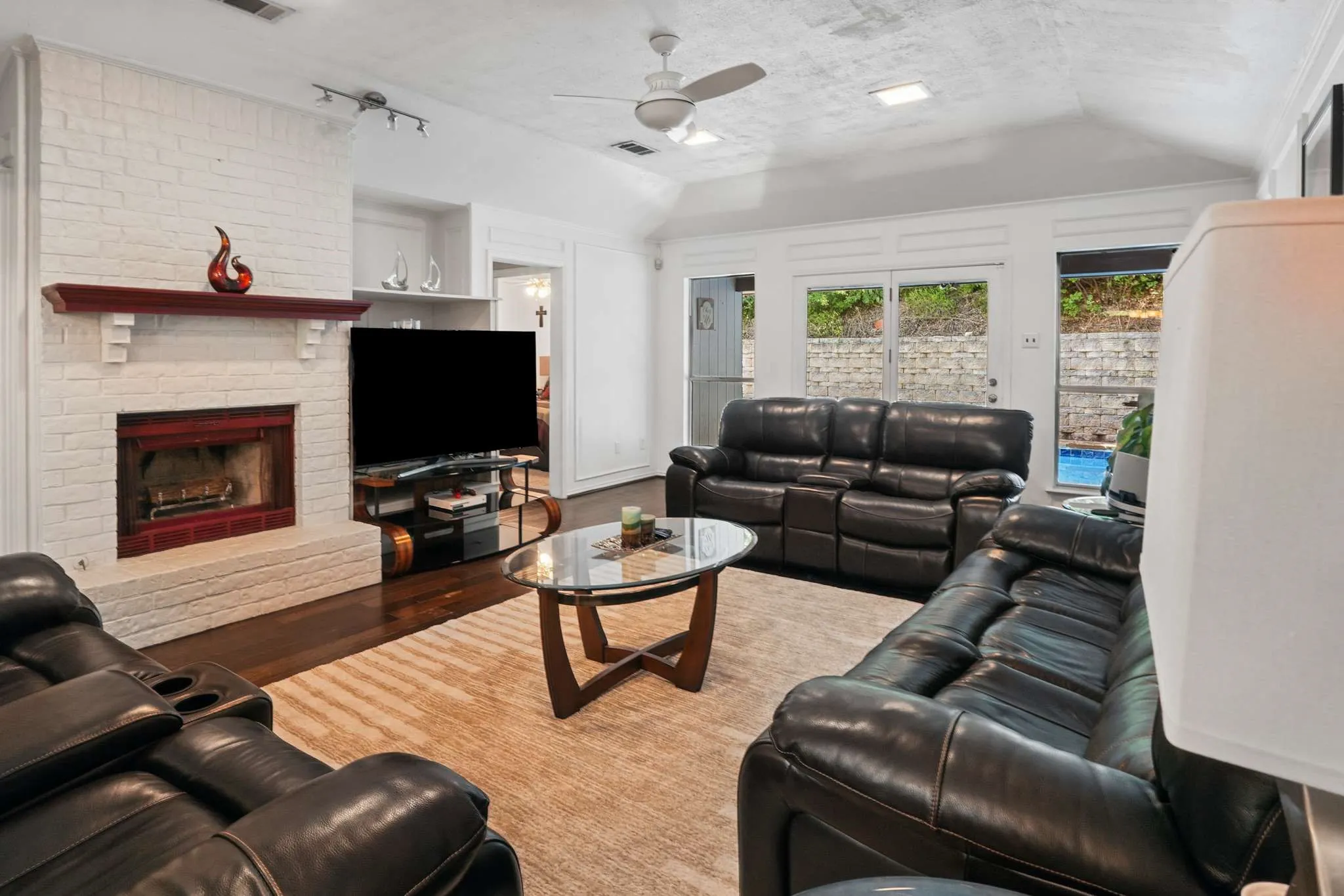 Single Family Residence For Sale in Dallas County , 824 Cherlynne Drive, Cedar Hill, Texas 75104, 3 Bedroom, 2 Bathroom, 2 Garage spaces, 1,729 Sqft, built in 1983, mls#21344086, Real Estate Agent in Cedar Hill, Homes For Sale in Dallas county, Homes For Sale in Cedar Hill, Realtor in Cedar Hill Texas, Real Estate Brokerage Independent Realty Texas, Luminita Cordes Realtor