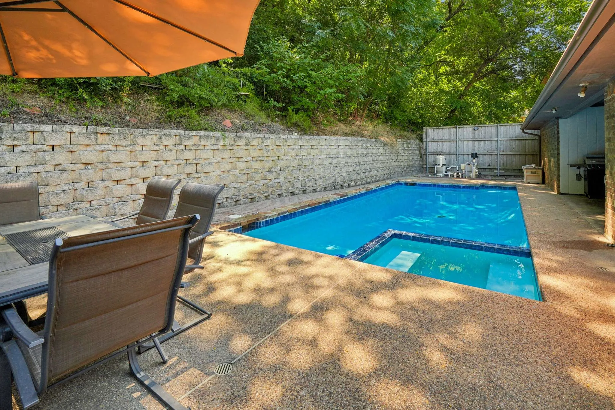 Single Family Residence For Sale in Dallas County , 824 Cherlynne Drive, Cedar Hill, Texas 75104, 3 Bedroom, 2 Bathroom, 2 Garage spaces, 1,729 Sqft, built in 1983, mls#21344086, Real Estate Agent in Cedar Hill, Homes For Sale in Dallas county, Homes For Sale in Cedar Hill, Realtor in Cedar Hill Texas, Real Estate Brokerage Independent Realty Texas, Luminita Cordes Realtor