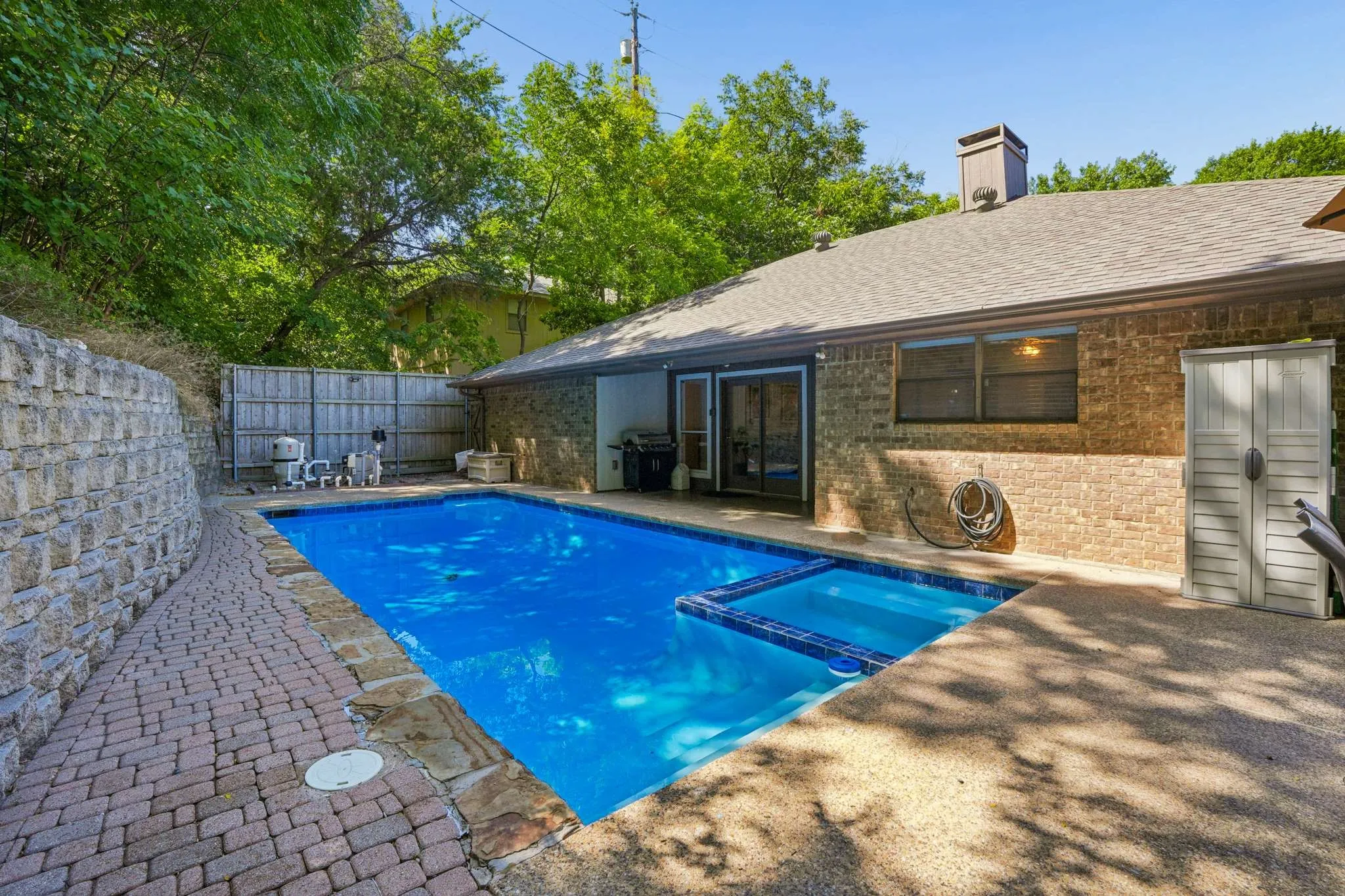 Single Family Residence For Sale in Dallas County , 824 Cherlynne Drive, Cedar Hill, Texas 75104, 3 Bedroom, 2 Bathroom, 2 Garage spaces, 1,729 Sqft, built in 1983, mls#21344086, Real Estate Agent in Cedar Hill, Homes For Sale in Dallas county, Homes For Sale in Cedar Hill, Realtor in Cedar Hill Texas, Real Estate Brokerage Independent Realty Texas, Luminita Cordes Realtor