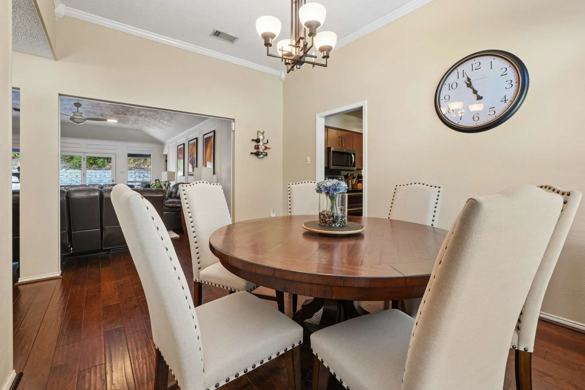 Single Family Residence For Sale in Dallas County , 824 Cherlynne Drive, Cedar Hill, Texas 75104, 3 Bedroom, 2 Bathroom, 2 Garage spaces, 1,729 Sqft, built in 1983, mls#21344086, Real Estate Agent in Cedar Hill, Homes For Sale in Dallas county, Homes For Sale in Cedar Hill, Realtor in Cedar Hill Texas, Real Estate Brokerage Independent Realty Texas, Luminita Cordes Realtor