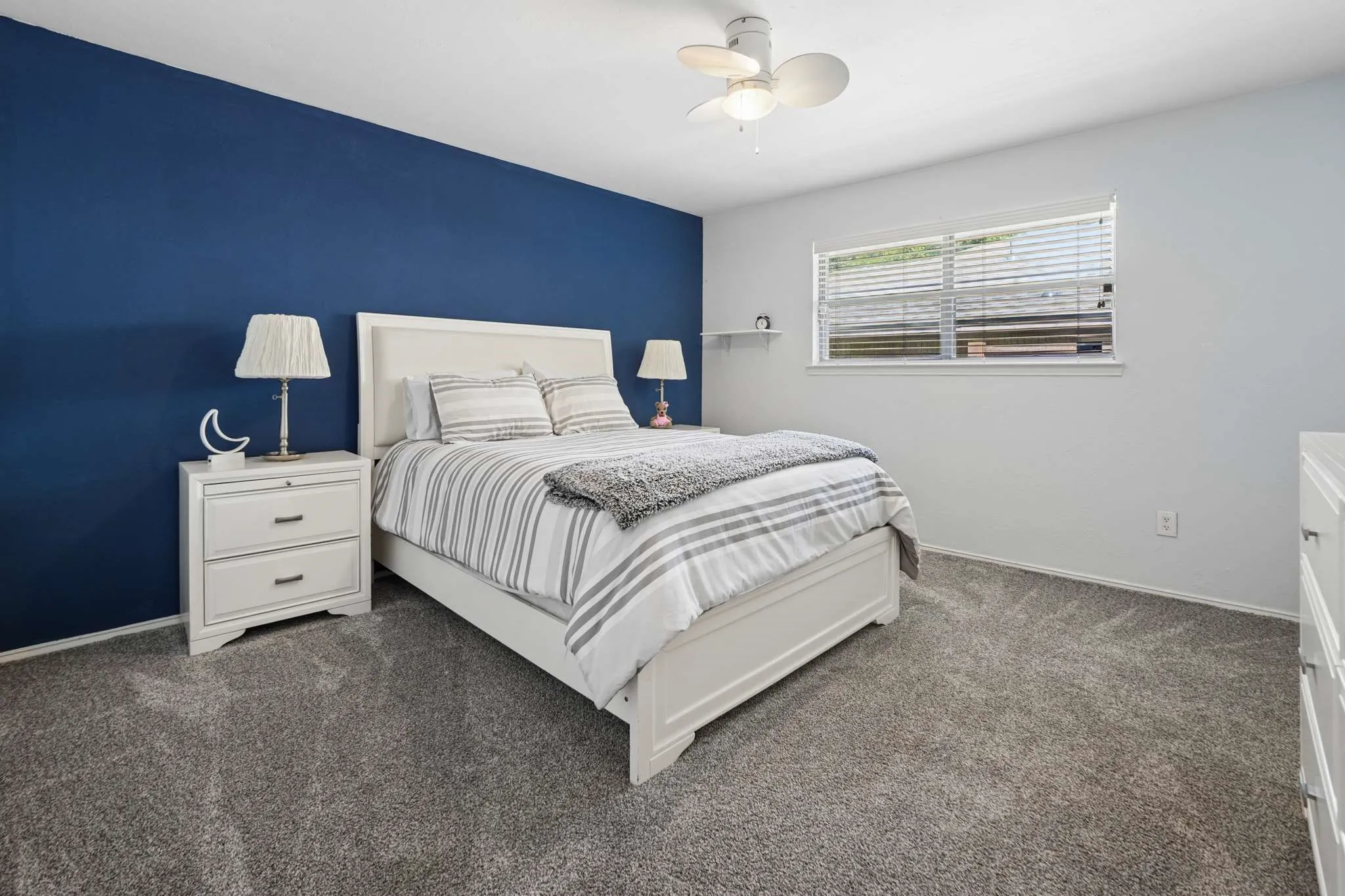 Single Family Residence For Sale in Dallas County , 824 Cherlynne Drive, Cedar Hill, Texas 75104, 3 Bedroom, 2 Bathroom, 2 Garage spaces, 1,729 Sqft, built in 1983, mls#21344086, Real Estate Agent in Cedar Hill, Homes For Sale in Dallas county, Homes For Sale in Cedar Hill, Realtor in Cedar Hill Texas, Real Estate Brokerage Independent Realty Texas, Luminita Cordes Realtor