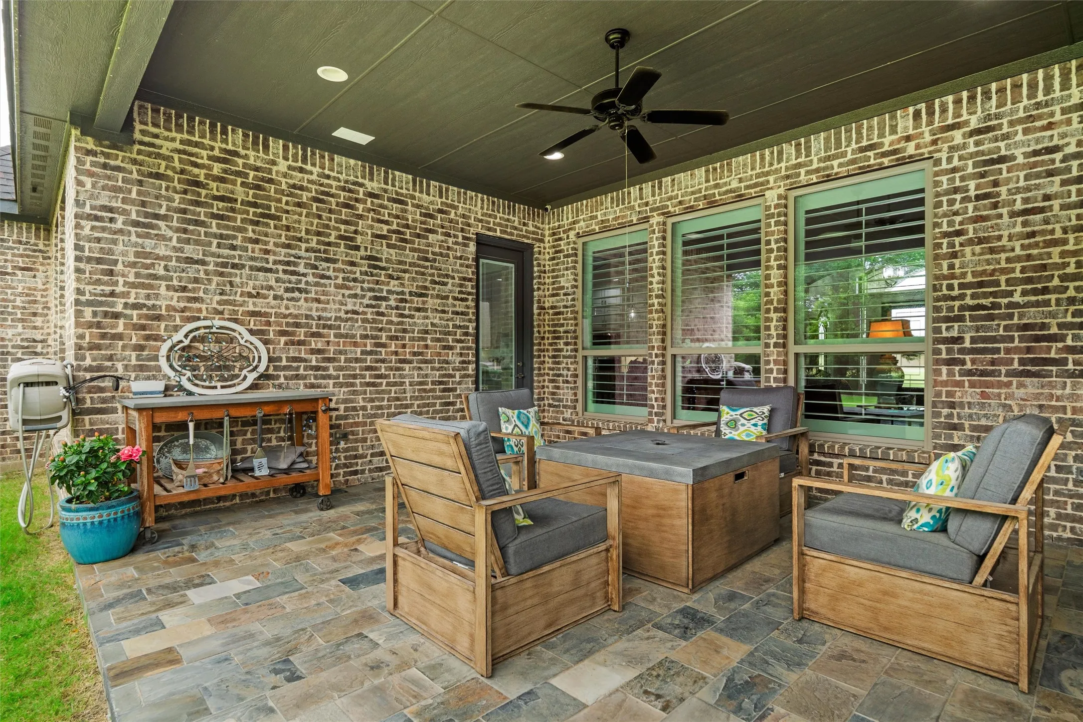 Single Family Residence For Sale in Ellis County , 7211 Dillon Circle, Midlothian, Texas 76065, 4 Bedroom, 4 Bathroom, 3 Garage spaces, 3,294 Sqft, built in 2020, mls#21345409, Real Estate Agent in Midlothian, Homes For Sale in Ellis county, Homes For Sale in Midlothian, Realtor in Midlothian Texas, Real Estate Brokerage Independent Realty Texas, Luminita Cordes Realtor