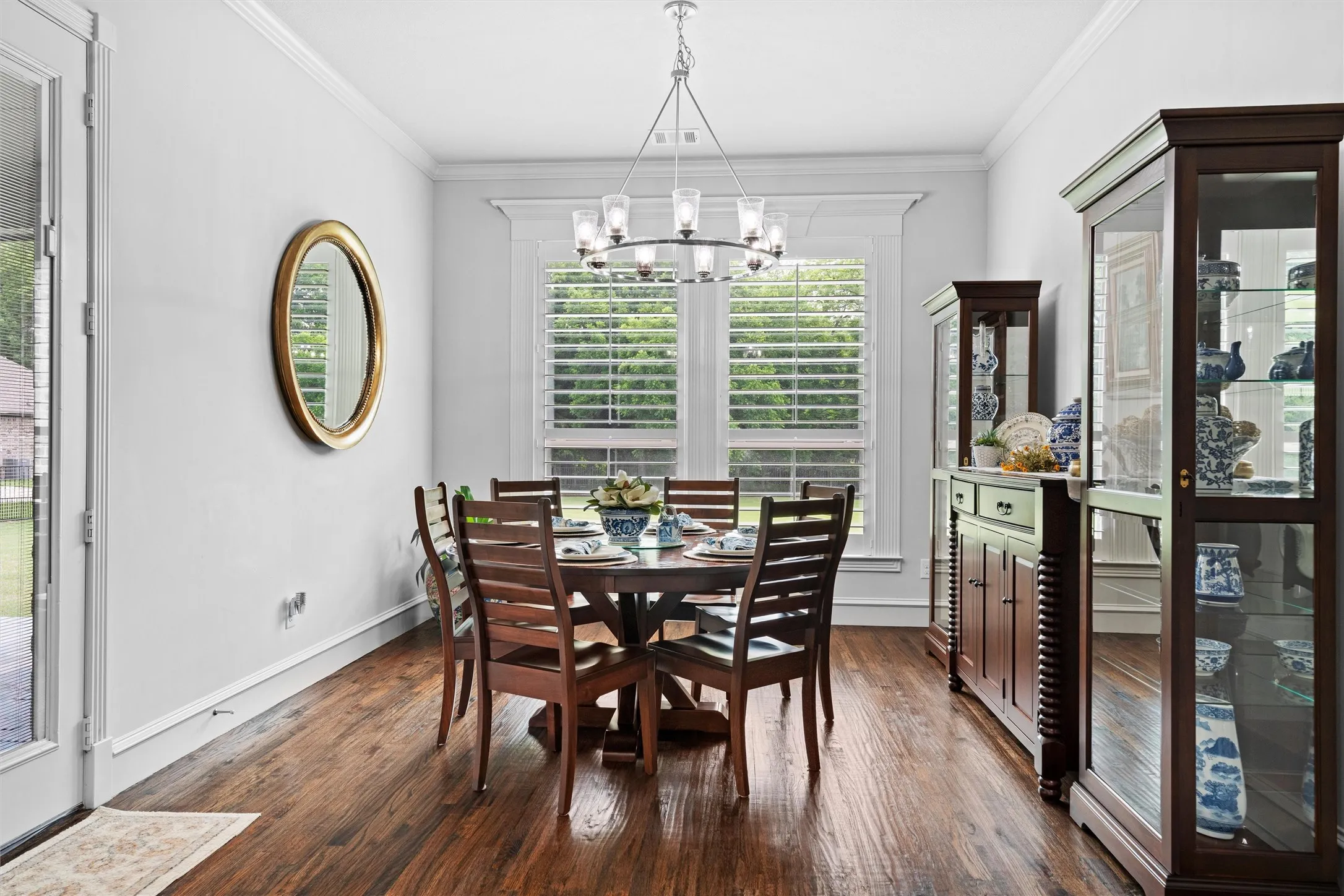 This is your breakfast area, but just seems too luxurious for just breakfast!