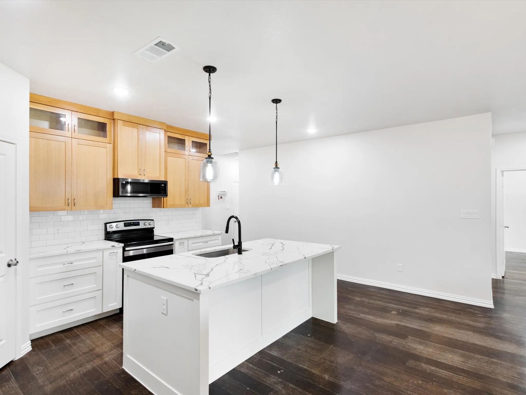 Single Family Residence For Sale in Tarrant County , 5832 Humbert Avenue, Fort Worth, Texas 76107, 4 Bedroom, 2 Bathroom, 2 Garage spaces, 1,749 Sqft, built in 2023, mls#21341054, Real Estate Agent in Fort Worth, Homes For Sale in Tarrant county, Homes For Sale in Fort Worth, Realtor in Fort Worth Texas, Real Estate Brokerage Independent Realty Texas, Luminita Cordes Realtor