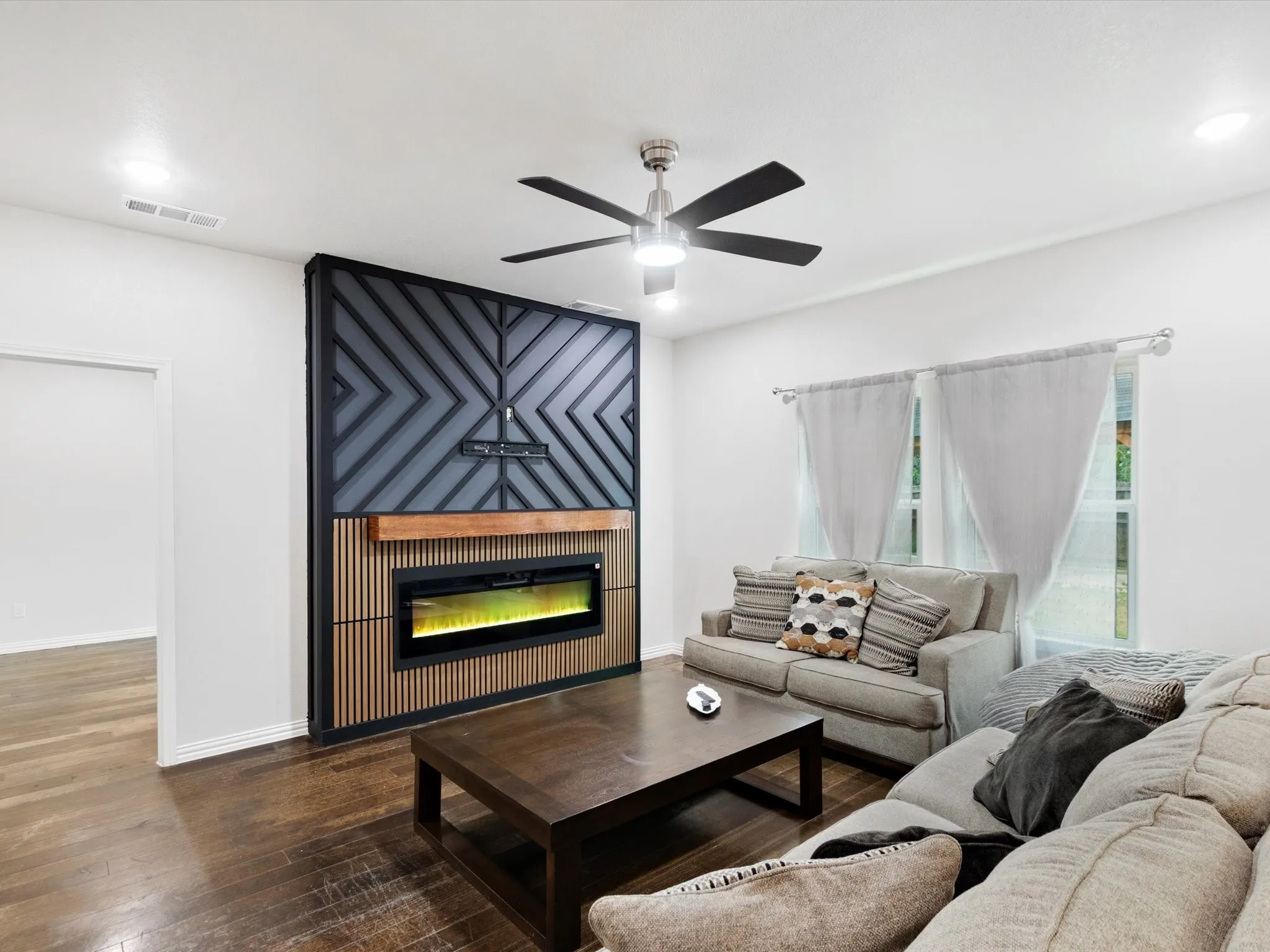 Single Family Residence For Sale in Tarrant County , 5832 Humbert Avenue, Fort Worth, Texas 76107, 4 Bedroom, 2 Bathroom, 2 Garage spaces, 1,749 Sqft, built in 2023, mls#21341054, Real Estate Agent in Fort Worth, Homes For Sale in Tarrant county, Homes For Sale in Fort Worth, Realtor in Fort Worth Texas, Real Estate Brokerage Independent Realty Texas, Luminita Cordes Realtor