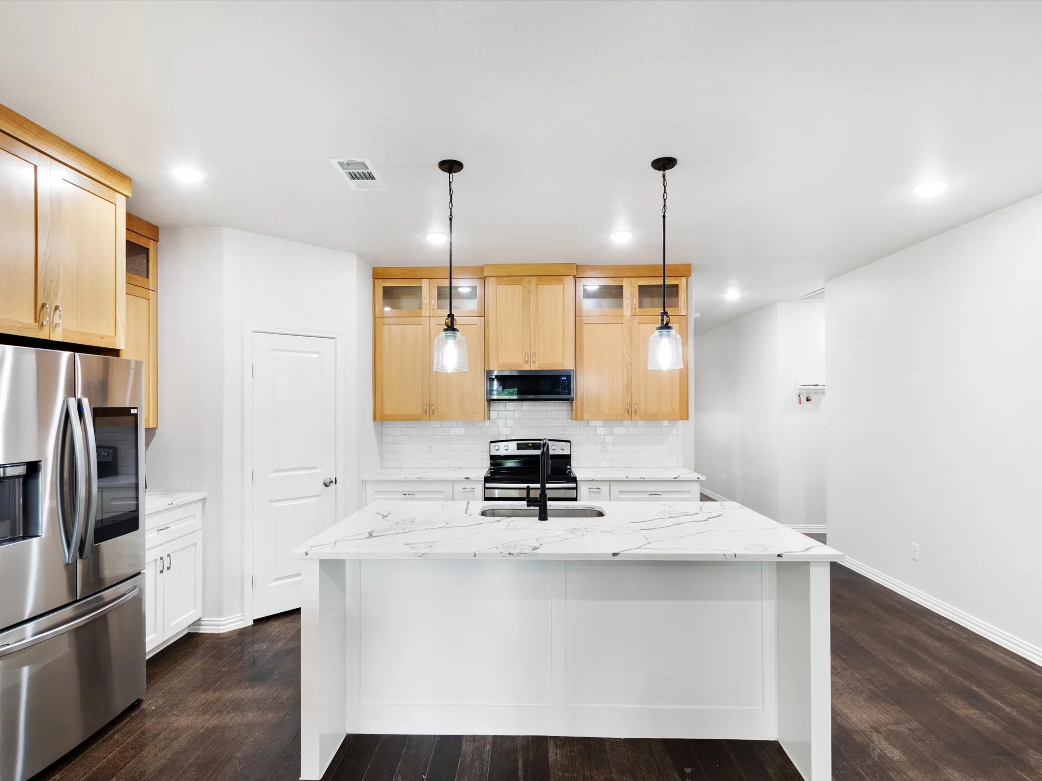 Single Family Residence For Sale in Tarrant County , 5832 Humbert Avenue, Fort Worth, Texas 76107, 4 Bedroom, 2 Bathroom, 2 Garage spaces, 1,749 Sqft, built in 2023, mls#21341054, Real Estate Agent in Fort Worth, Homes For Sale in Tarrant county, Homes For Sale in Fort Worth, Realtor in Fort Worth Texas, Real Estate Brokerage Independent Realty Texas, Luminita Cordes Realtor