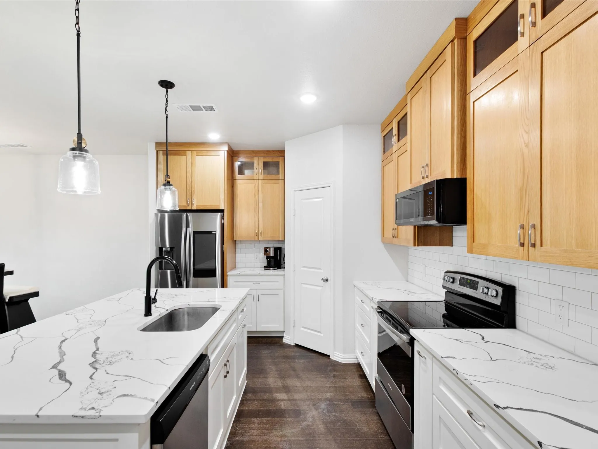Single Family Residence For Sale in Tarrant County , 5832 Humbert Avenue, Fort Worth, Texas 76107, 4 Bedroom, 2 Bathroom, 2 Garage spaces, 1,749 Sqft, built in 2023, mls#21341054, Real Estate Agent in Fort Worth, Homes For Sale in Tarrant county, Homes For Sale in Fort Worth, Realtor in Fort Worth Texas, Real Estate Brokerage Independent Realty Texas, Luminita Cordes Realtor