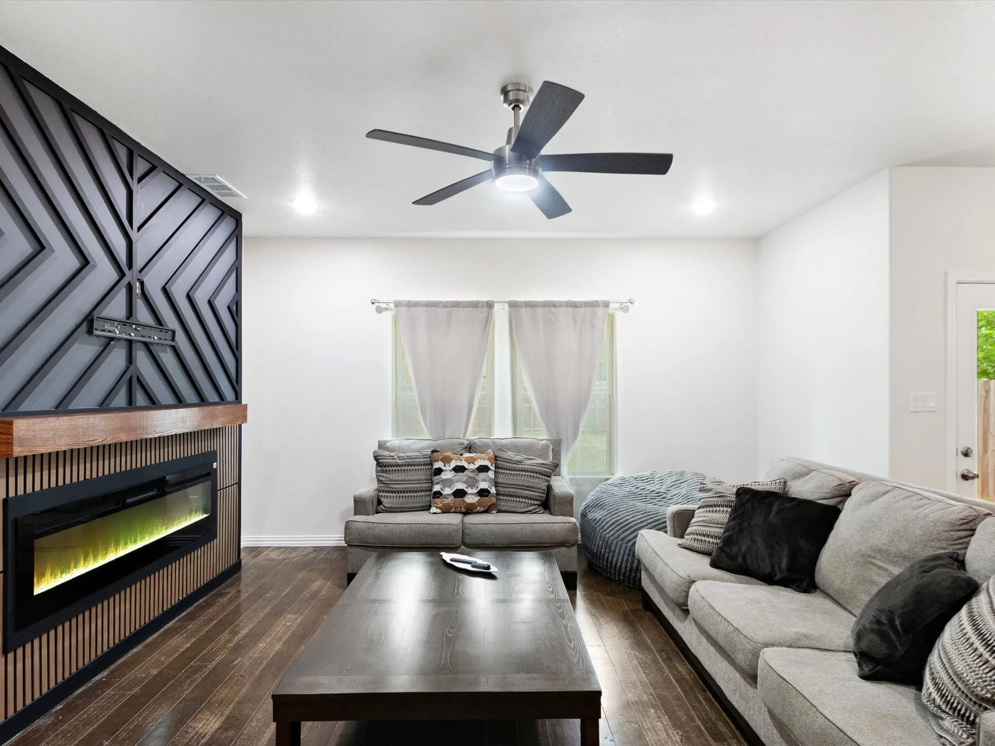 Single Family Residence For Sale in Tarrant County , 5832 Humbert Avenue, Fort Worth, Texas 76107, 4 Bedroom, 2 Bathroom, 2 Garage spaces, 1,749 Sqft, built in 2023, mls#21341054, Real Estate Agent in Fort Worth, Homes For Sale in Tarrant county, Homes For Sale in Fort Worth, Realtor in Fort Worth Texas, Real Estate Brokerage Independent Realty Texas, Luminita Cordes Realtor