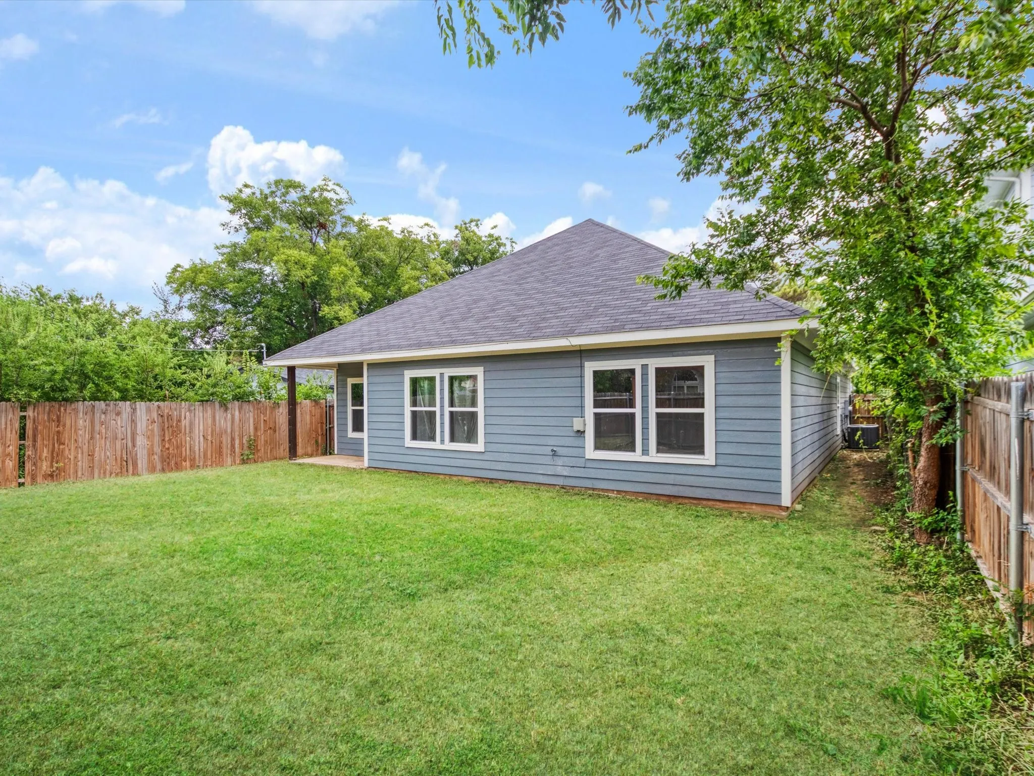 Single Family Residence For Sale in Tarrant County , 5832 Humbert Avenue, Fort Worth, Texas 76107, 4 Bedroom, 2 Bathroom, 2 Garage spaces, 1,749 Sqft, built in 2023, mls#21341054, Real Estate Agent in Fort Worth, Homes For Sale in Tarrant county, Homes For Sale in Fort Worth, Realtor in Fort Worth Texas, Real Estate Brokerage Independent Realty Texas, Luminita Cordes Realtor
