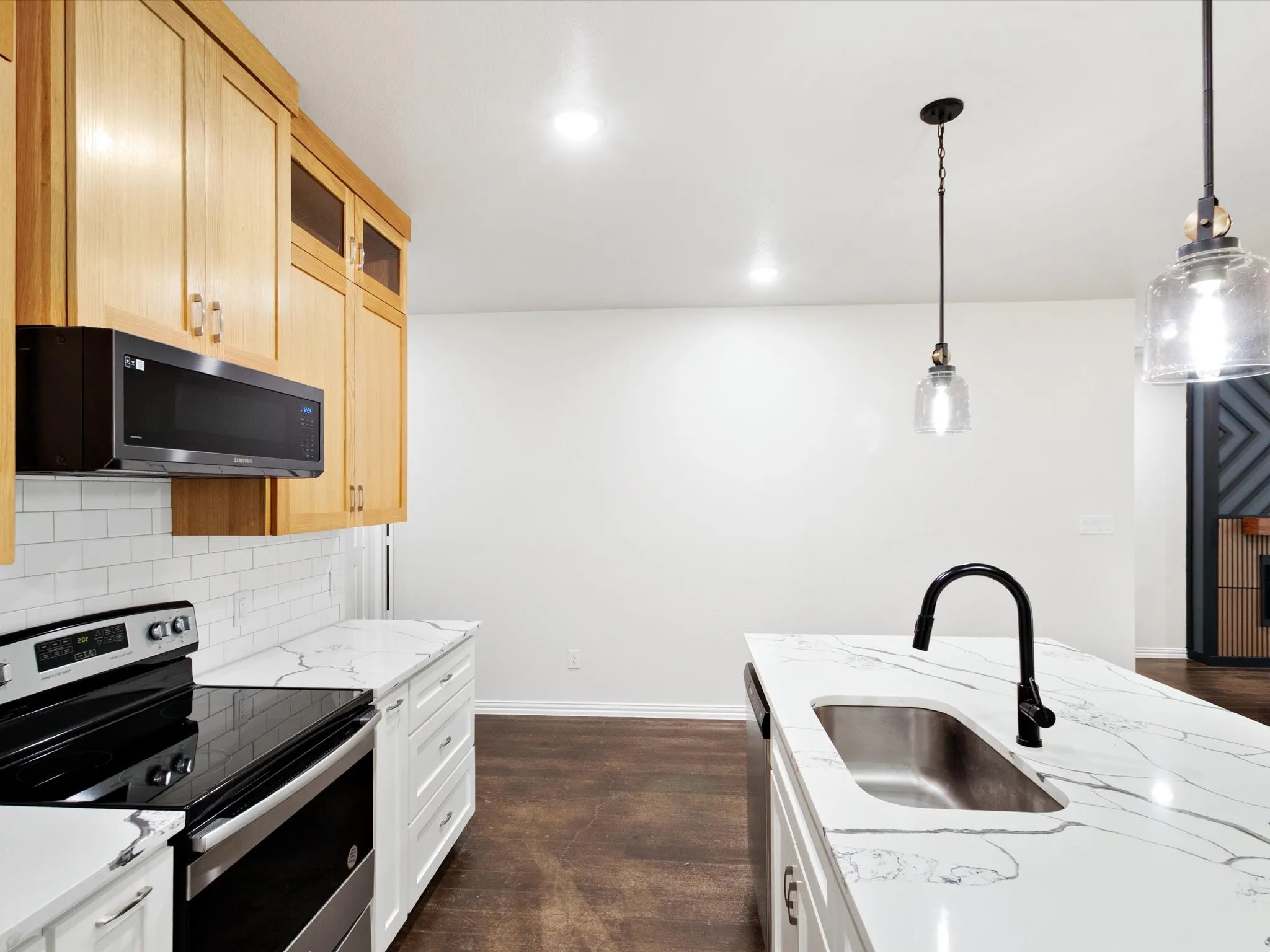 Single Family Residence For Sale in Tarrant County , 5832 Humbert Avenue, Fort Worth, Texas 76107, 4 Bedroom, 2 Bathroom, 2 Garage spaces, 1,749 Sqft, built in 2023, mls#21341054, Real Estate Agent in Fort Worth, Homes For Sale in Tarrant county, Homes For Sale in Fort Worth, Realtor in Fort Worth Texas, Real Estate Brokerage Independent Realty Texas, Luminita Cordes Realtor
