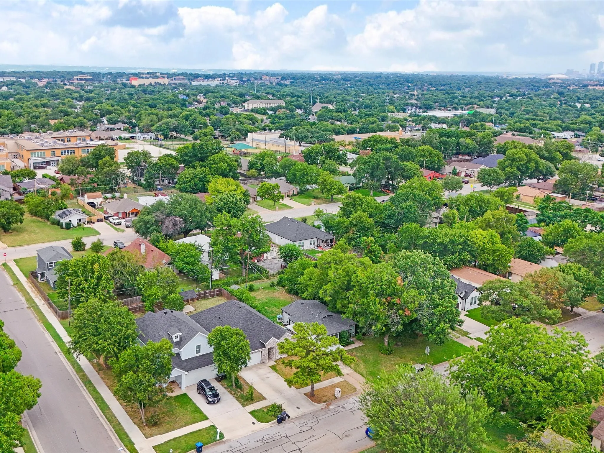 Single Family Residence For Sale in Tarrant County , 5832 Humbert Avenue, Fort Worth, Texas 76107, 4 Bedroom, 2 Bathroom, 2 Garage spaces, 1,749 Sqft, built in 2023, mls#21341054, Real Estate Agent in Fort Worth, Homes For Sale in Tarrant county, Homes For Sale in Fort Worth, Realtor in Fort Worth Texas, Real Estate Brokerage Independent Realty Texas, Luminita Cordes Realtor