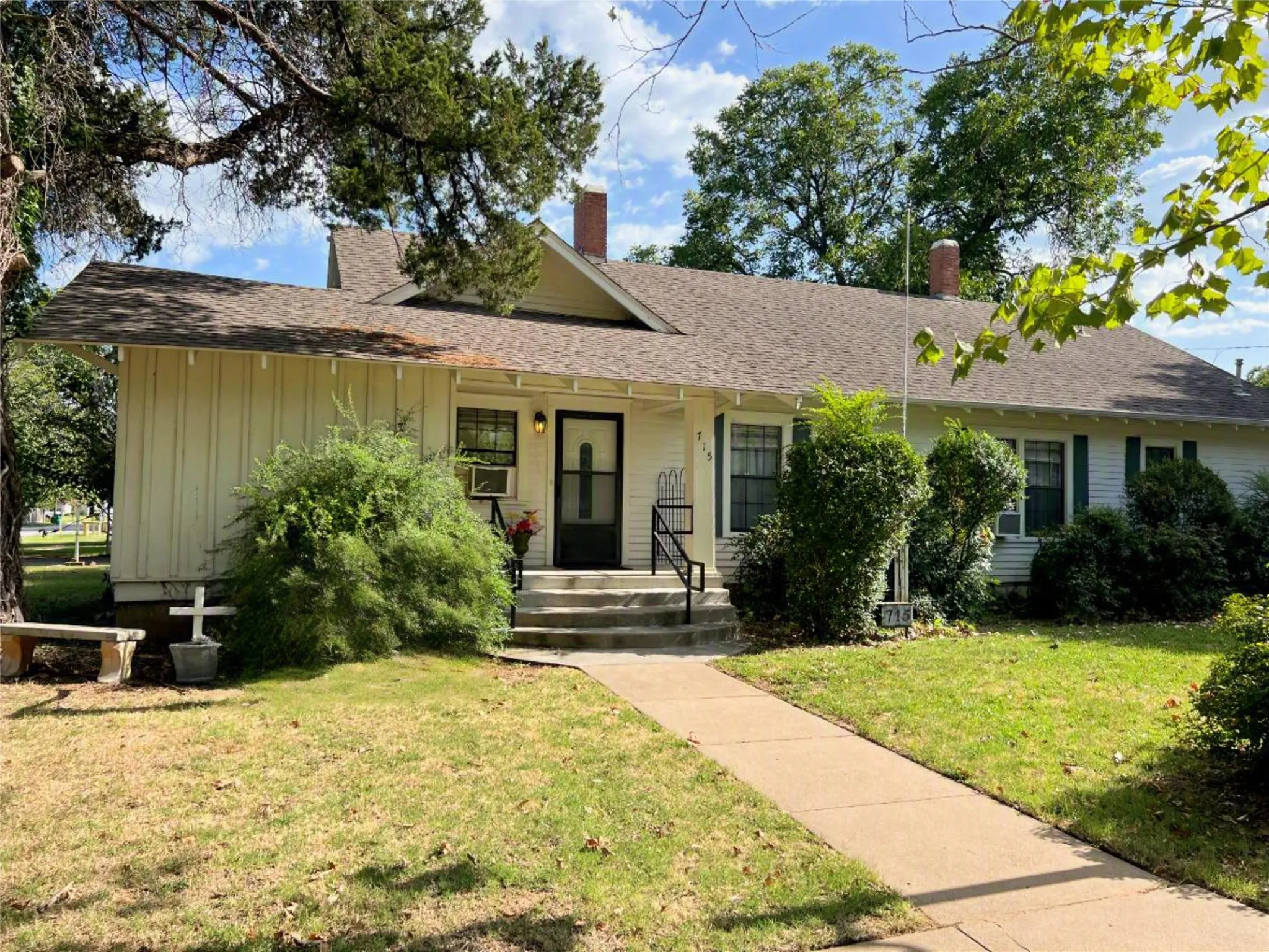 Single Family Residence For Sale in Clay County , 715 E Ikard Street, Henrietta, Texas 76365, 3 Bedrooms, 1 Bathroom, Garage spaces, 1,532 Sqft, built in 1917, Price $214,000, mls#21345412, Real Estate Agent in Henrietta, Homes For Sale in Clay county, Homes For Sale in Henrietta, Realtor in Henrietta Texas, Real Estate Brokerage Independent Realty Texas, Luminita Cordes Realtor