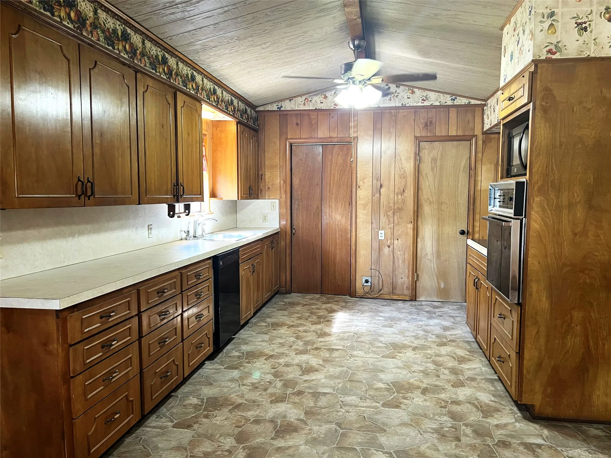 Single Family Residence For Sale in Clay County , 715 E Ikard Street, Henrietta, Texas 76365, 3 Bedrooms, 1 Bathroom, Garage spaces, 1,532 Sqft, built in 1917, Price $214,000, mls#21345412, Real Estate Agent in Henrietta, Homes For Sale in Clay county, Homes For Sale in Henrietta, Realtor in Henrietta Texas, Real Estate Brokerage Independent Realty Texas, Luminita Cordes Realtor