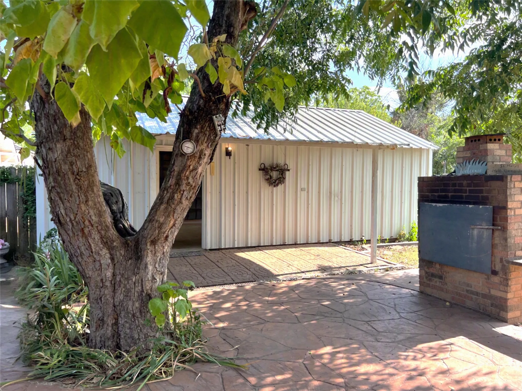 Single Family Residence For Sale in Clay County , 715 E Ikard Street, Henrietta, Texas 76365, 3 Bedrooms, 1 Bathroom, Garage spaces, 1,532 Sqft, built in 1917, Price $214,000, mls#21345412, Real Estate Agent in Henrietta, Homes For Sale in Clay county, Homes For Sale in Henrietta, Realtor in Henrietta Texas, Real Estate Brokerage Independent Realty Texas, Luminita Cordes Realtor