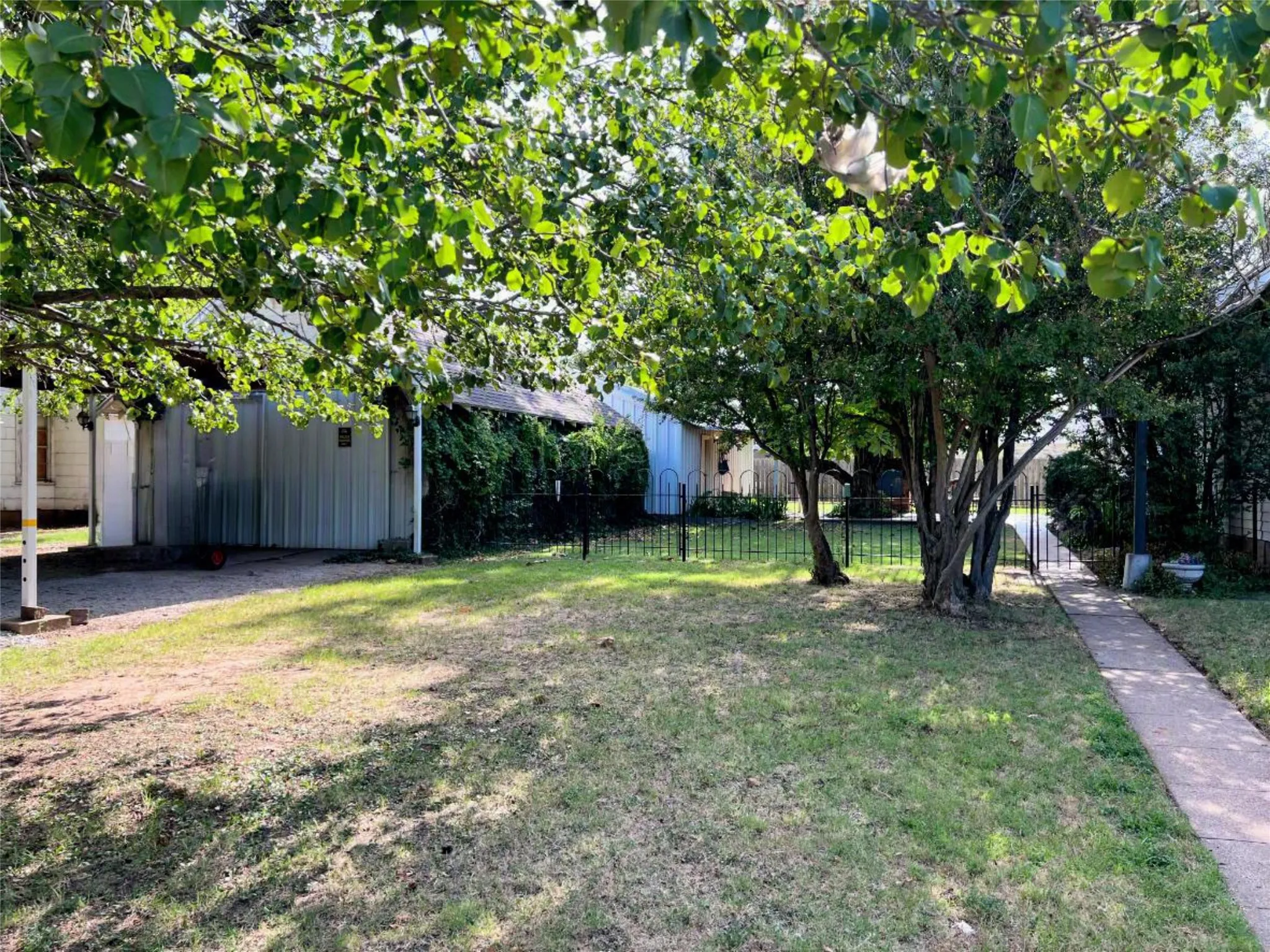 Single Family Residence For Sale in Clay County , 715 E Ikard Street, Henrietta, Texas 76365, 3 Bedrooms, 1 Bathroom, Garage spaces, 1,532 Sqft, built in 1917, Price $214,000, mls#21345412, Real Estate Agent in Henrietta, Homes For Sale in Clay county, Homes For Sale in Henrietta, Realtor in Henrietta Texas, Real Estate Brokerage Independent Realty Texas, Luminita Cordes Realtor