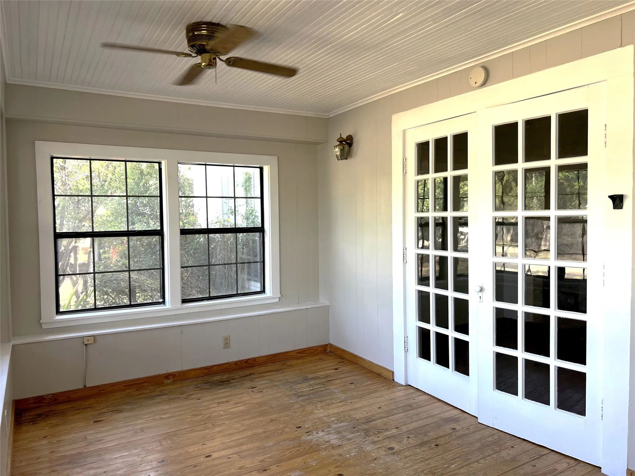 Single Family Residence For Sale in Clay County , 715 E Ikard Street, Henrietta, Texas 76365, 3 Bedrooms, 1 Bathroom, Garage spaces, 1,532 Sqft, built in 1917, Price $214,000, mls#21345412, Real Estate Agent in Henrietta, Homes For Sale in Clay county, Homes For Sale in Henrietta, Realtor in Henrietta Texas, Real Estate Brokerage Independent Realty Texas, Luminita Cordes Realtor