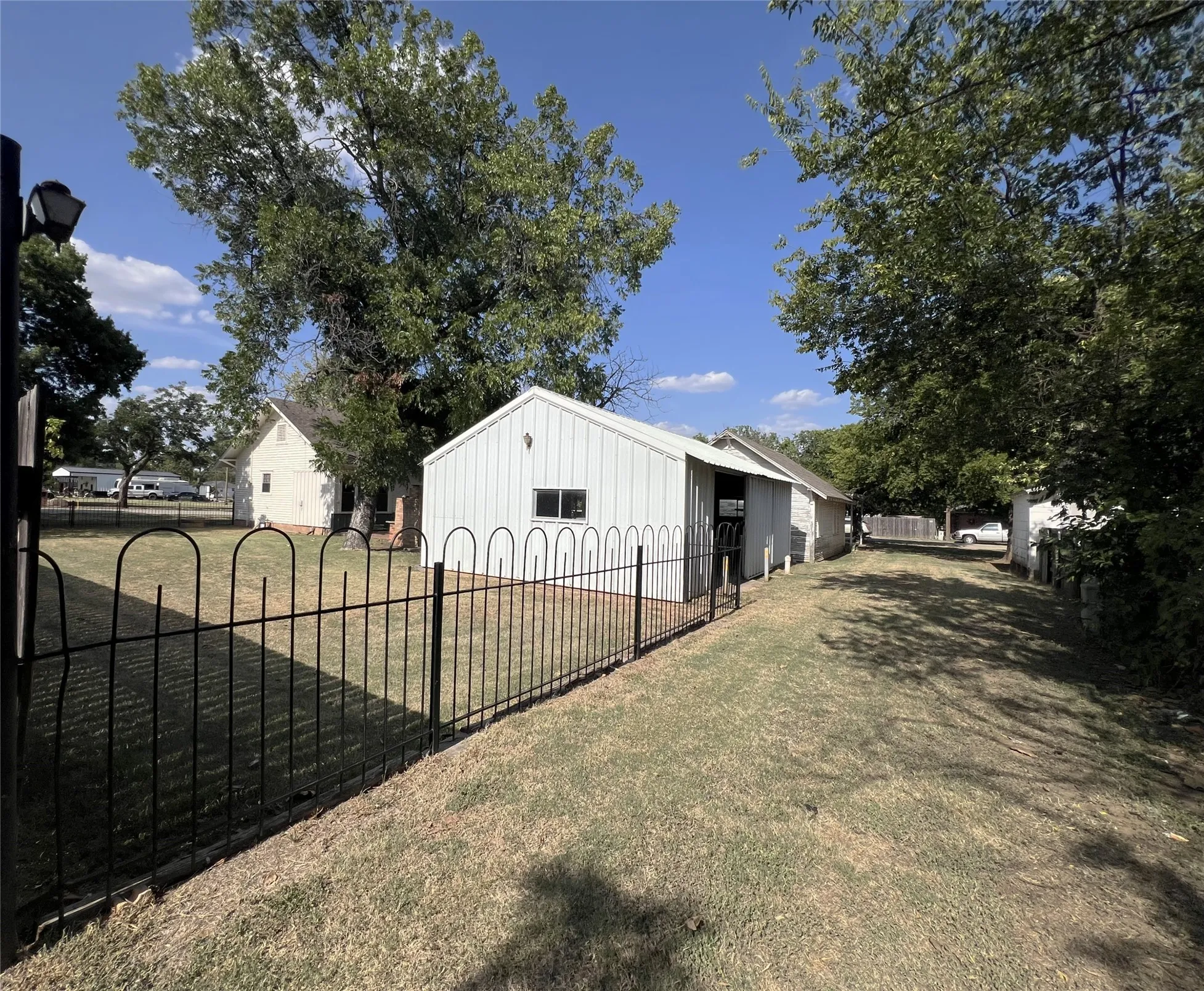 Single Family Residence For Sale in Clay County , 715 E Ikard Street, Henrietta, Texas 76365, 3 Bedrooms, 1 Bathroom, Garage spaces, 1,532 Sqft, built in 1917, Price $214,000, mls#21345412, Real Estate Agent in Henrietta, Homes For Sale in Clay county, Homes For Sale in Henrietta, Realtor in Henrietta Texas, Real Estate Brokerage Independent Realty Texas, Luminita Cordes Realtor