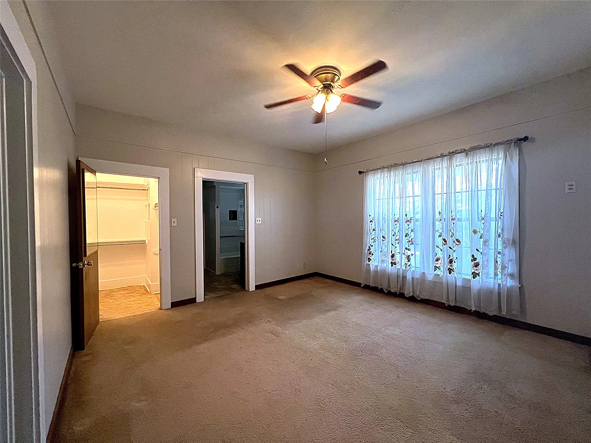 Single Family Residence For Sale in Clay County , 715 E Ikard Street, Henrietta, Texas 76365, 3 Bedrooms, 1 Bathroom, Garage spaces, 1,532 Sqft, built in 1917, Price $214,000, mls#21345412, Real Estate Agent in Henrietta, Homes For Sale in Clay county, Homes For Sale in Henrietta, Realtor in Henrietta Texas, Real Estate Brokerage Independent Realty Texas, Luminita Cordes Realtor